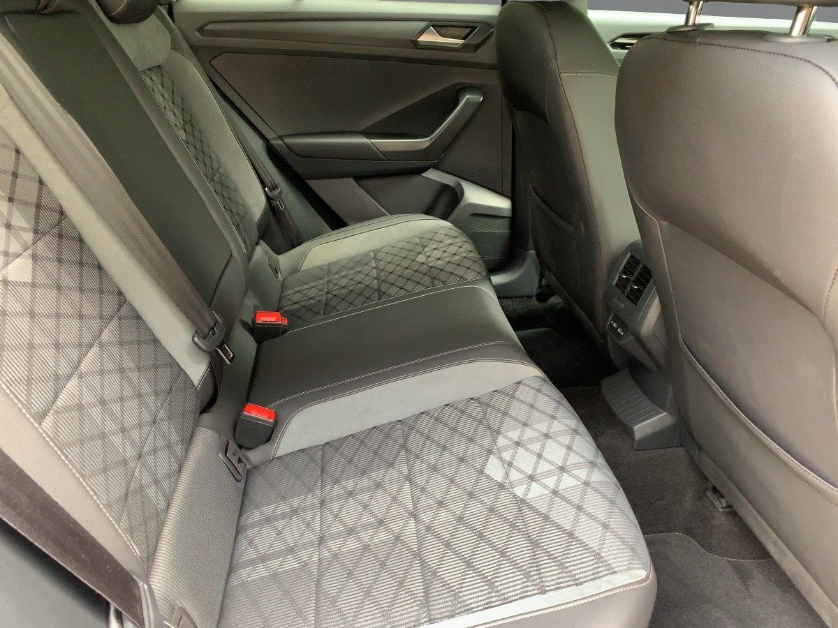 Volkswagen T-Roc 1.5 TSI DSG R-LINE - Samsaru's Car Outlet