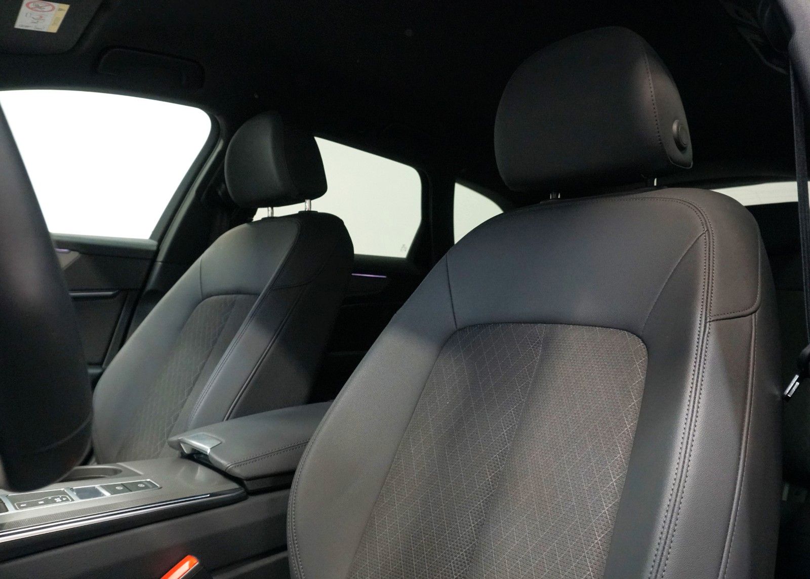 Audi A6 Avant 40 TDI quattro S-Line - Samsaru's Car Outlet