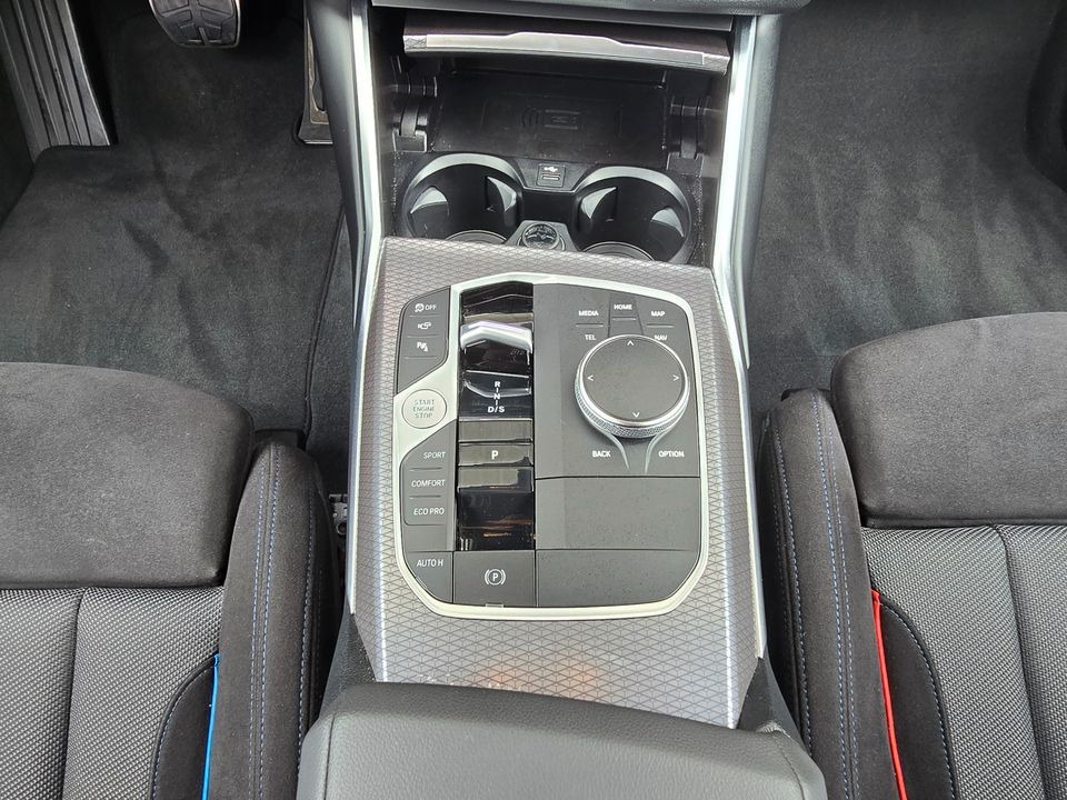 BMW 320d xDrive Touring M Sportpaket*ab 3,99% eff.*