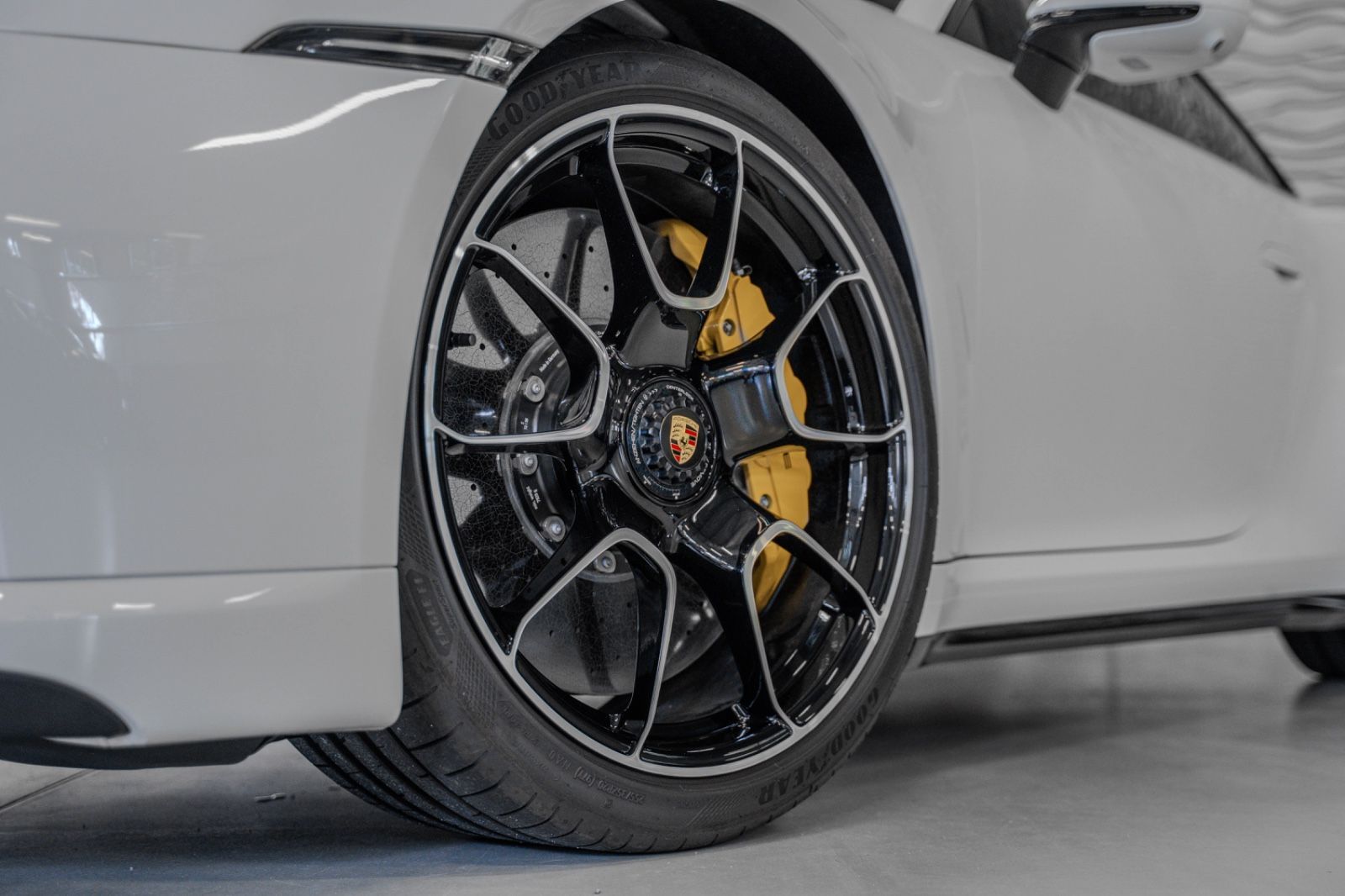 Porsche 911 Turbo S - Samsaru's Car Outlet