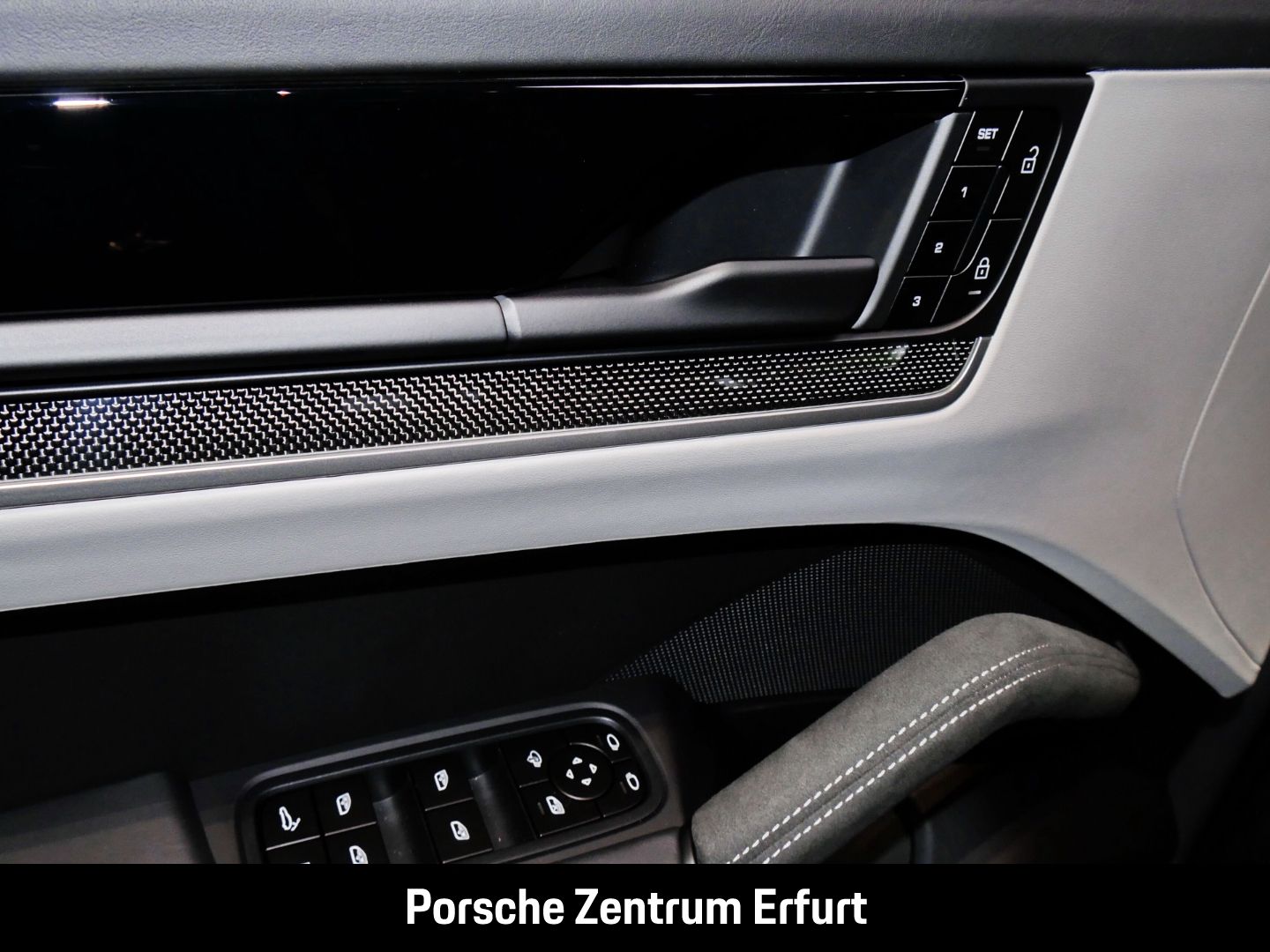 Porsche Cayenne E-Hybrid Sonderfabe nimbusgrau  Vollauss