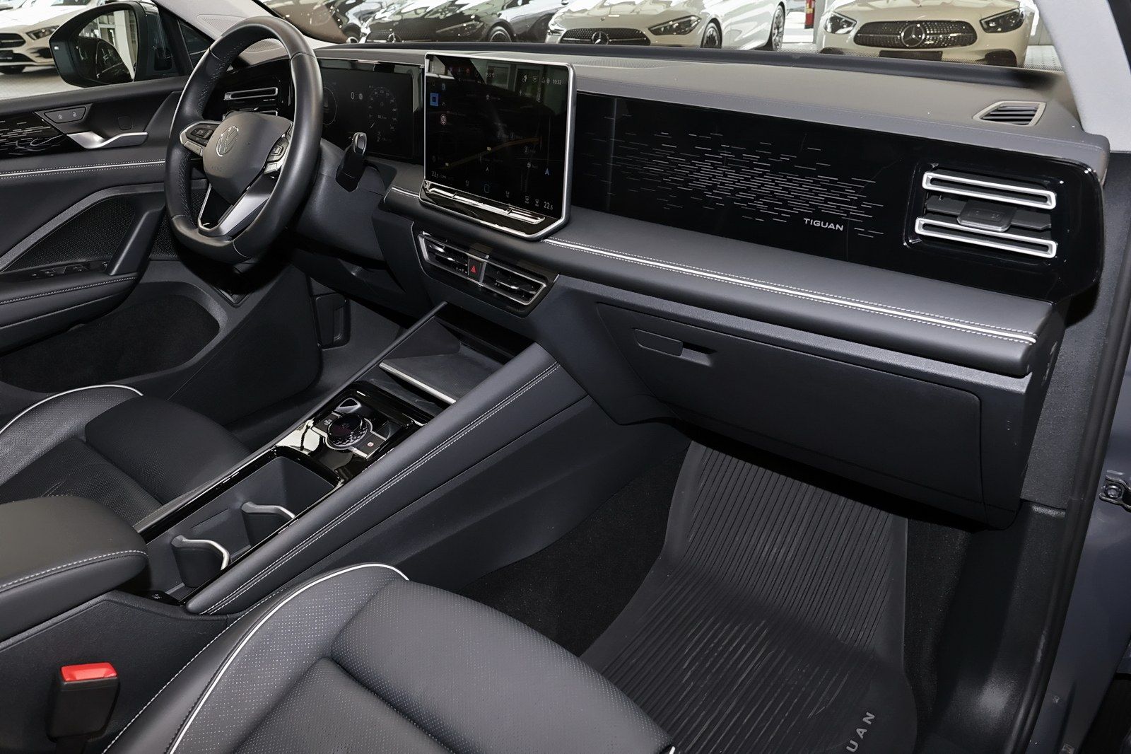 Volkswagen Tiguan AHK+ACC+KAMERA+TOTWINKEL+CARPLAY+LED+18"
