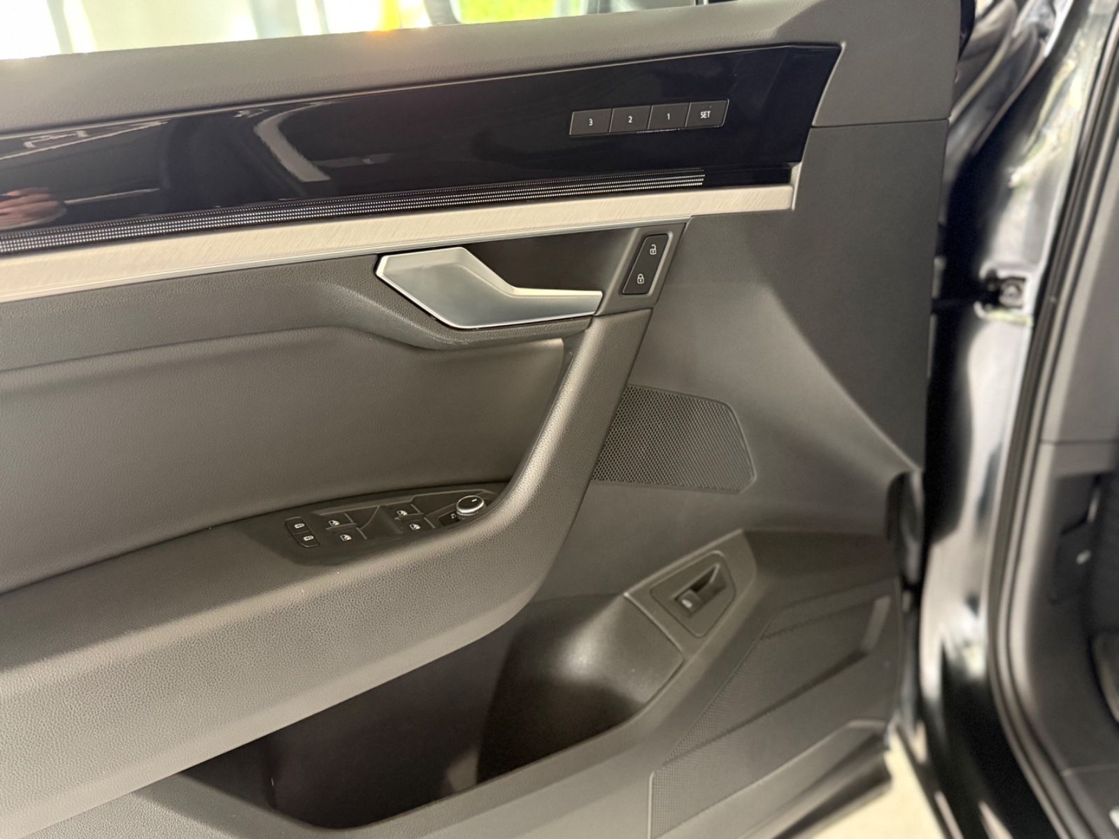 Volkswagen Touareg R-Line 4Motion - Samsaru's Car Outlet