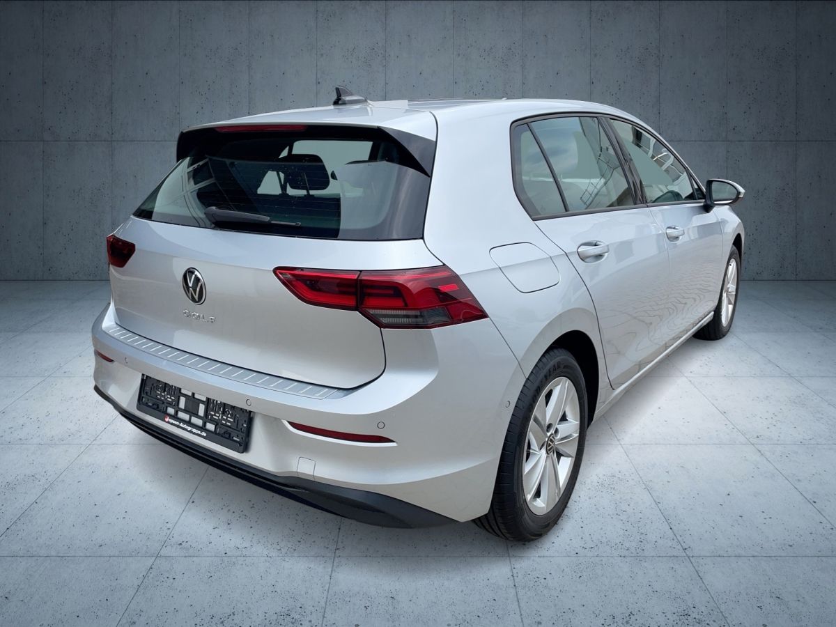 Volkswagen Golf VIII Life 1.5 TSI - Samsaru's Car Outlet
