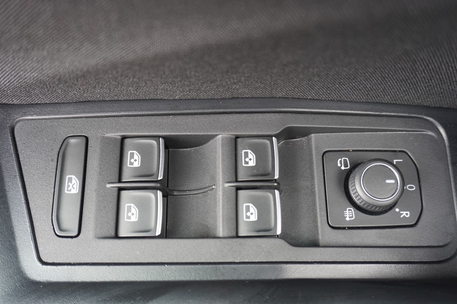 Volkswagen T-Roc 1.5 16V TSI United - Samsaru's Car Outlet