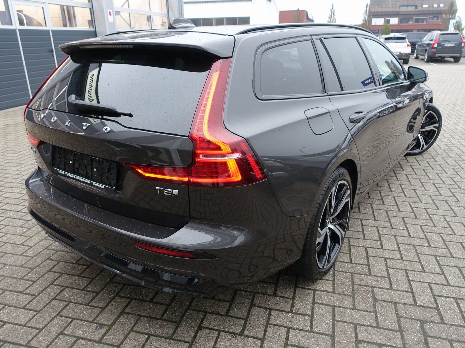 Volvo V60 Ultra Dark T8 AWD Plug-in Hybrid/AHK/Pano