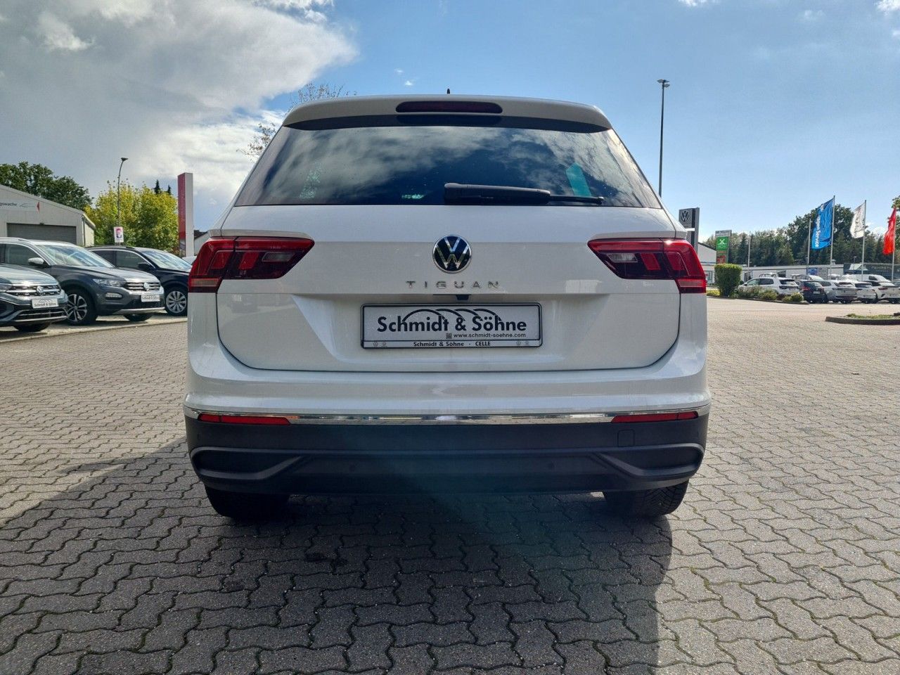 Volkswagen Tiguan 1.5 TSI Life - Samsaru's Car Outlet
