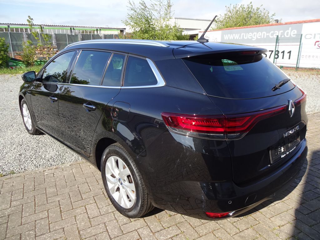 Renault Megane Grandtour E-TECH Plug-in - Samsaru's Car Outlet