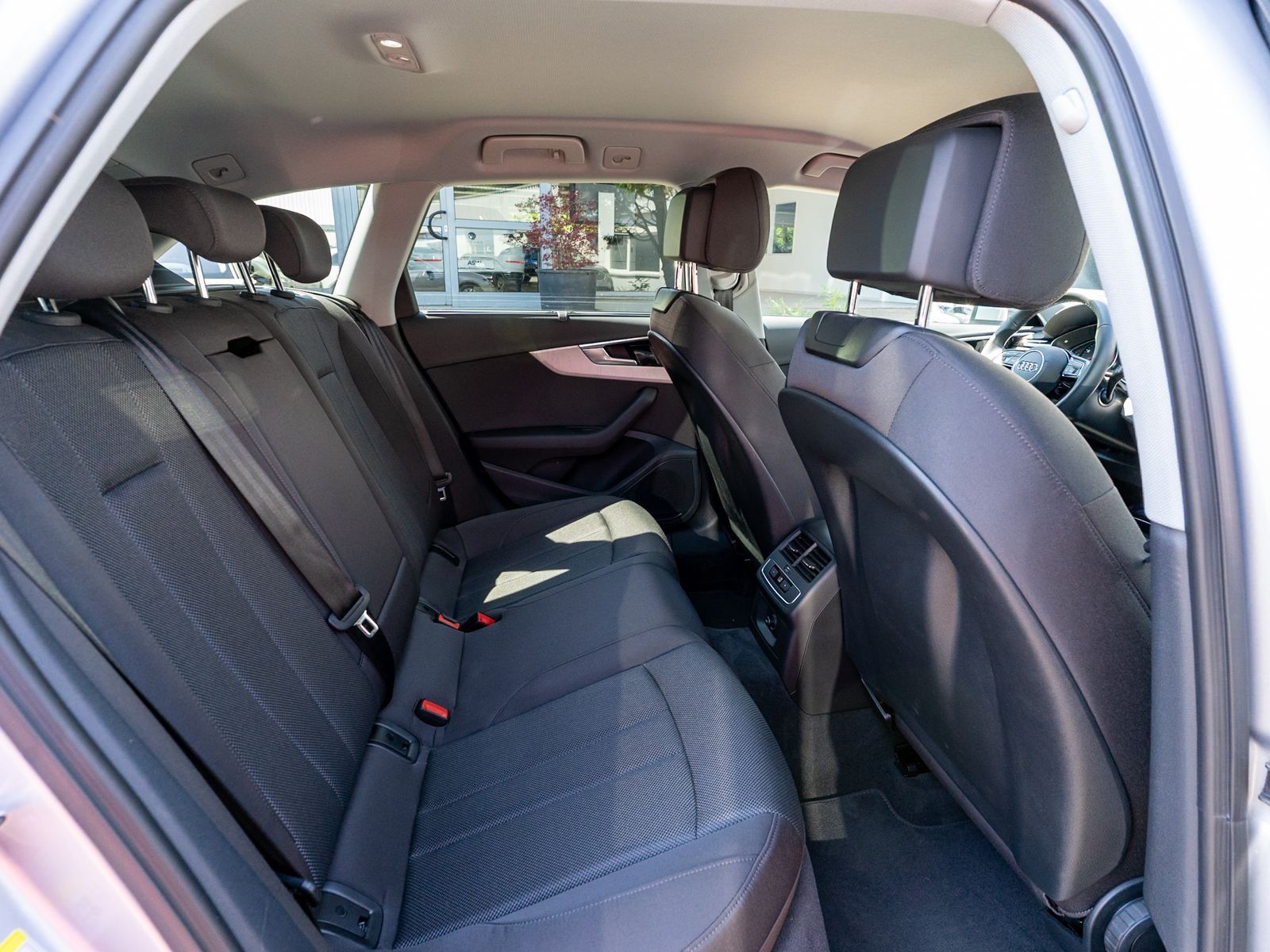 Audi A4 Avant advanced 40TDI Stronic - Samsaru's Car Outlet