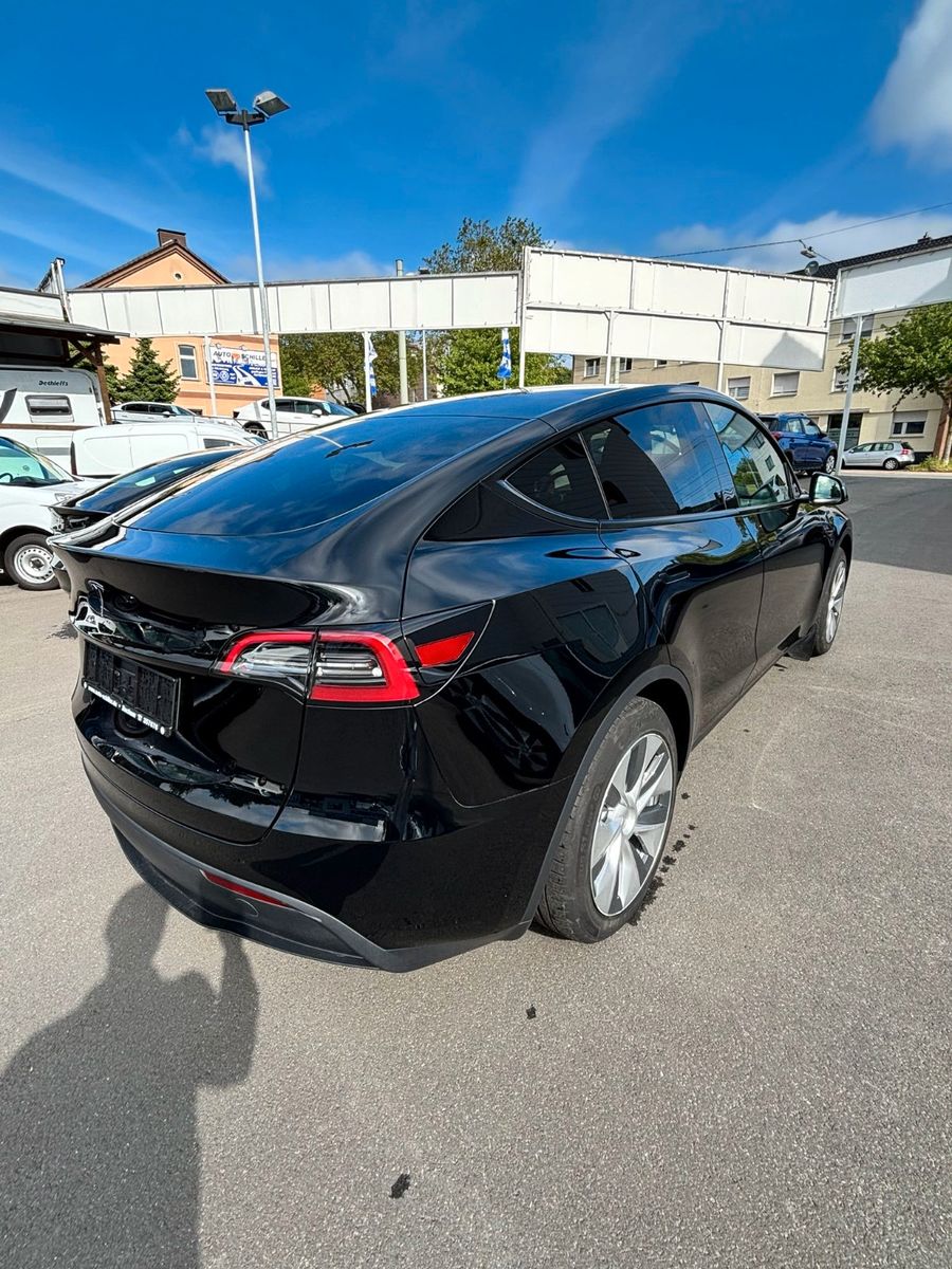 Tesla Model Y Basis RWD # black # AHK # MWST.