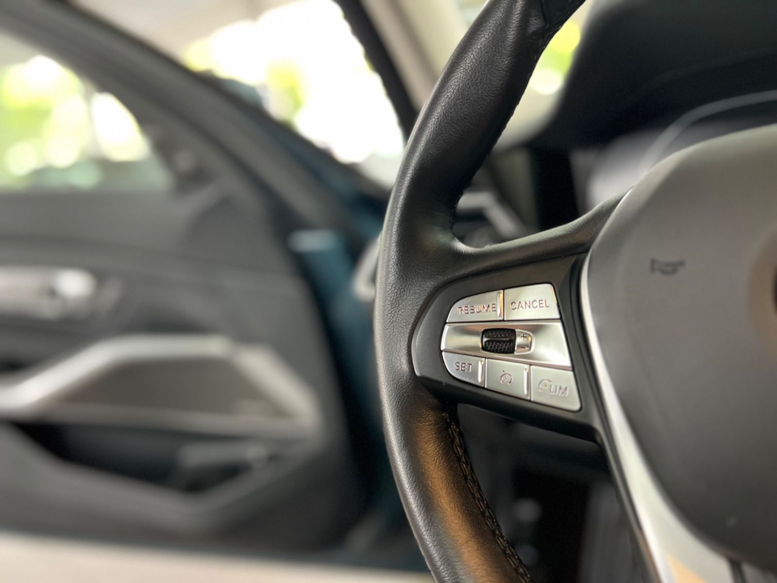 BMW 330e Touring Luxury Line - Samsaru's Car Outlet