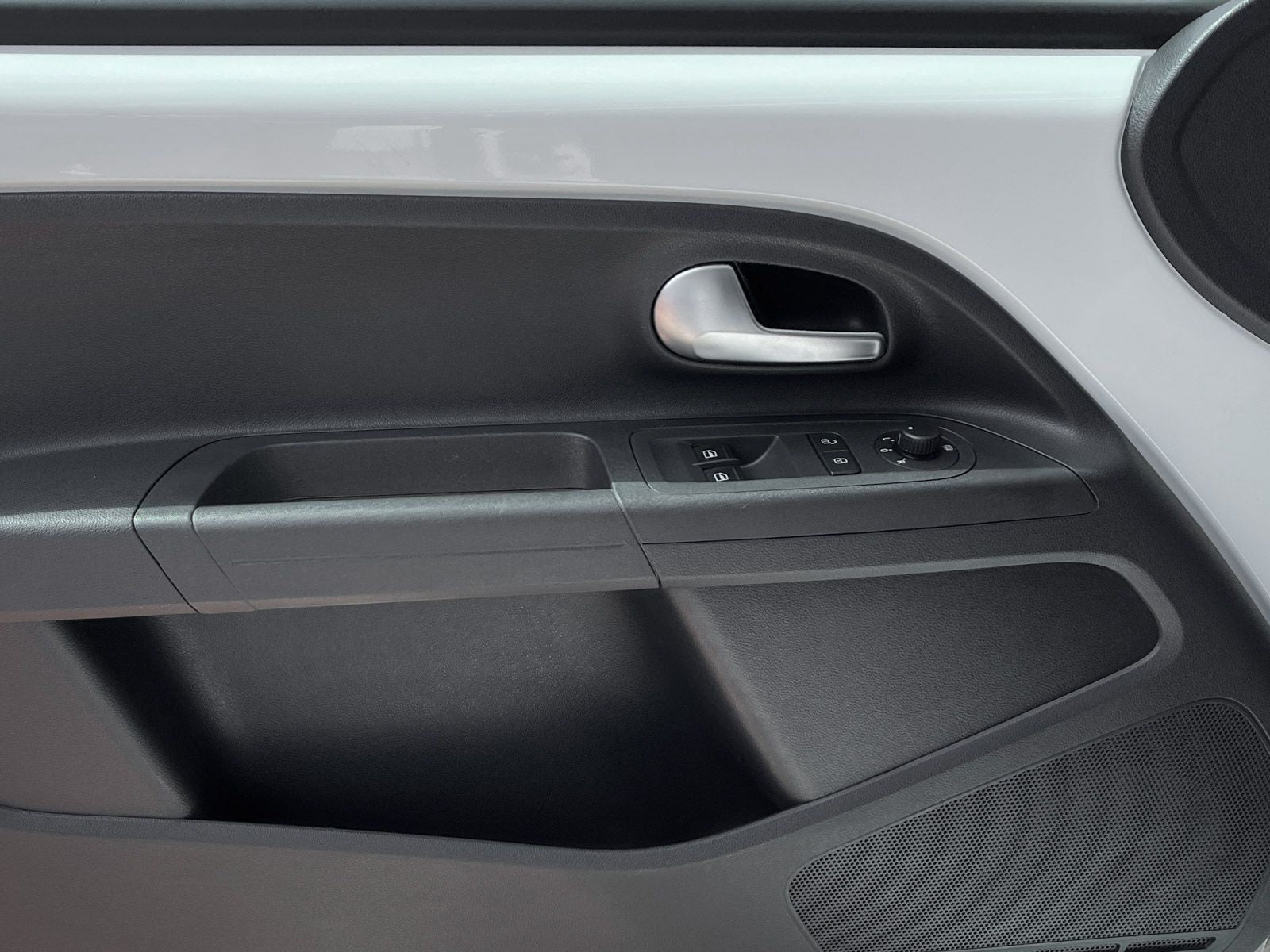 Volkswagen e-up! move up! - Samsaru's Car Outlet
