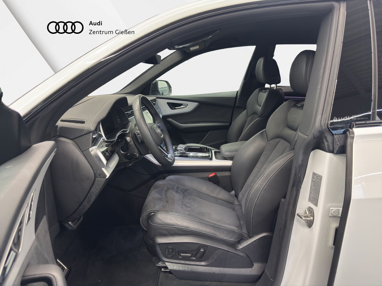Audi Q8 50 TDI quattro S line Black HuD Matrix AHK St