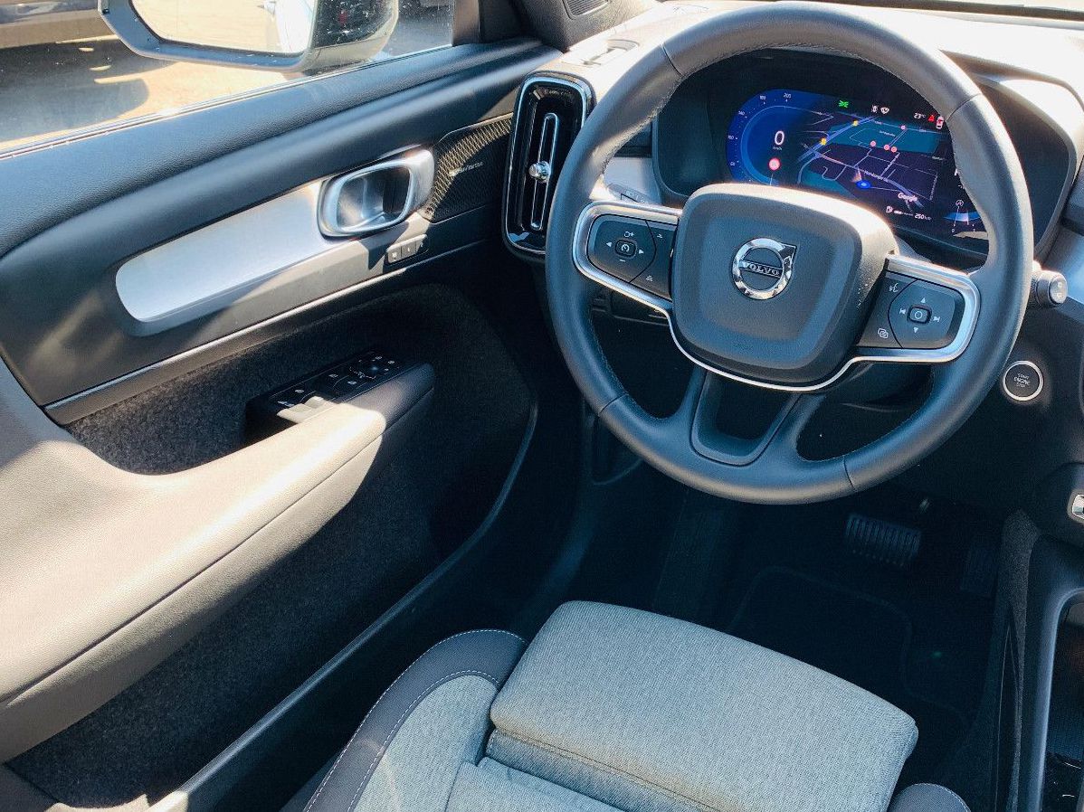 Volvo XC40 B4 B Pl. Dark - Samsaru's Car Outlet