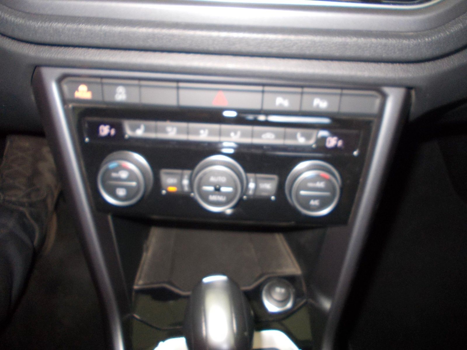 Volkswagen T-Roc R-Line - Samsaru's Car Outlet