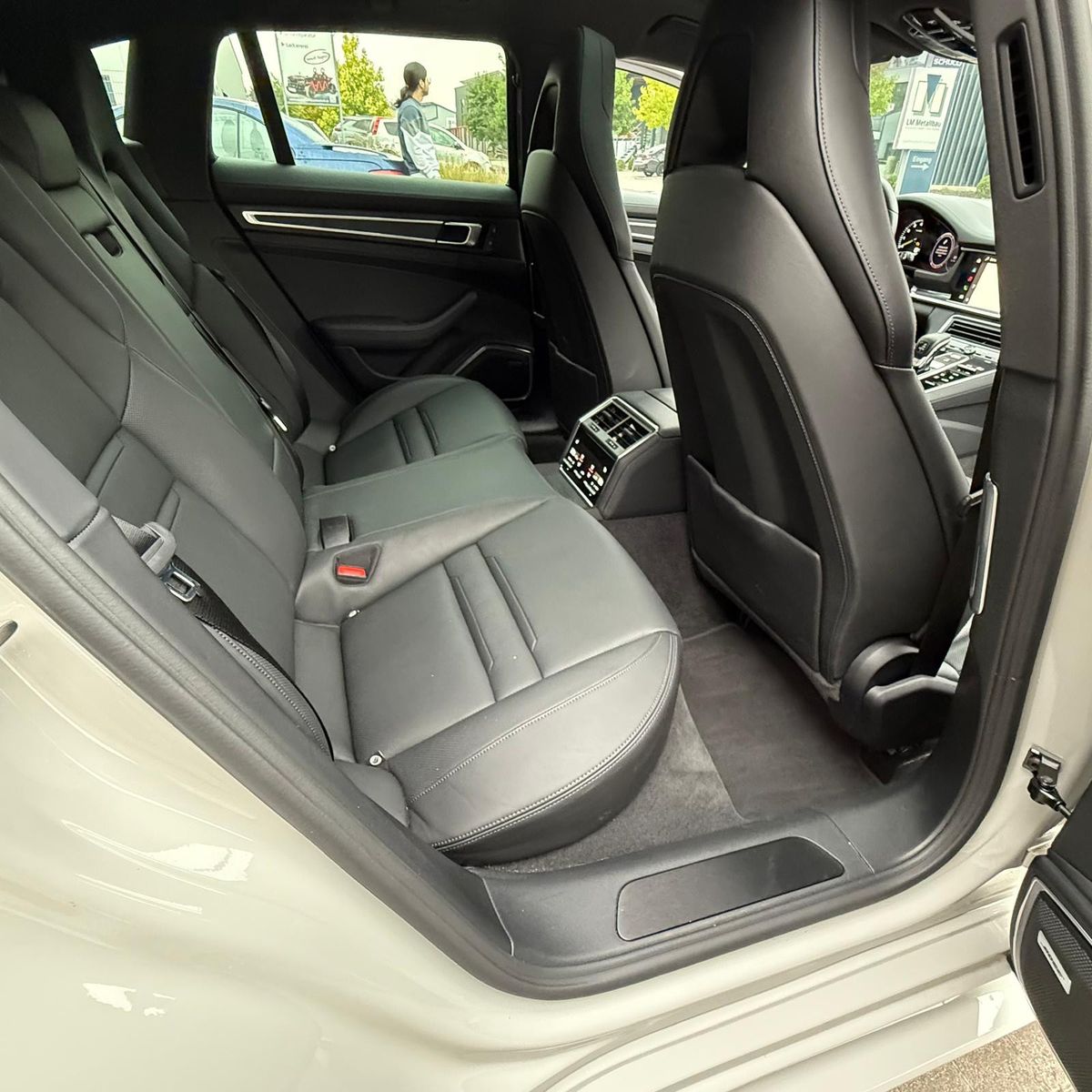 Porsche Panamera Sport Turismo 4 E-Hybrid Platinum Editi