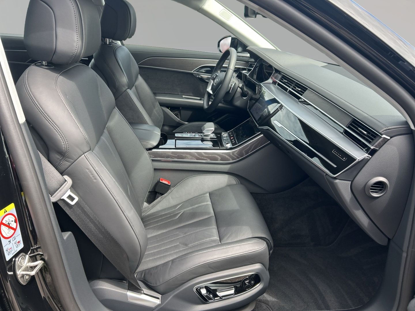 Audi A8 60 TFSI e quattro - Samsaru's Car Outlet