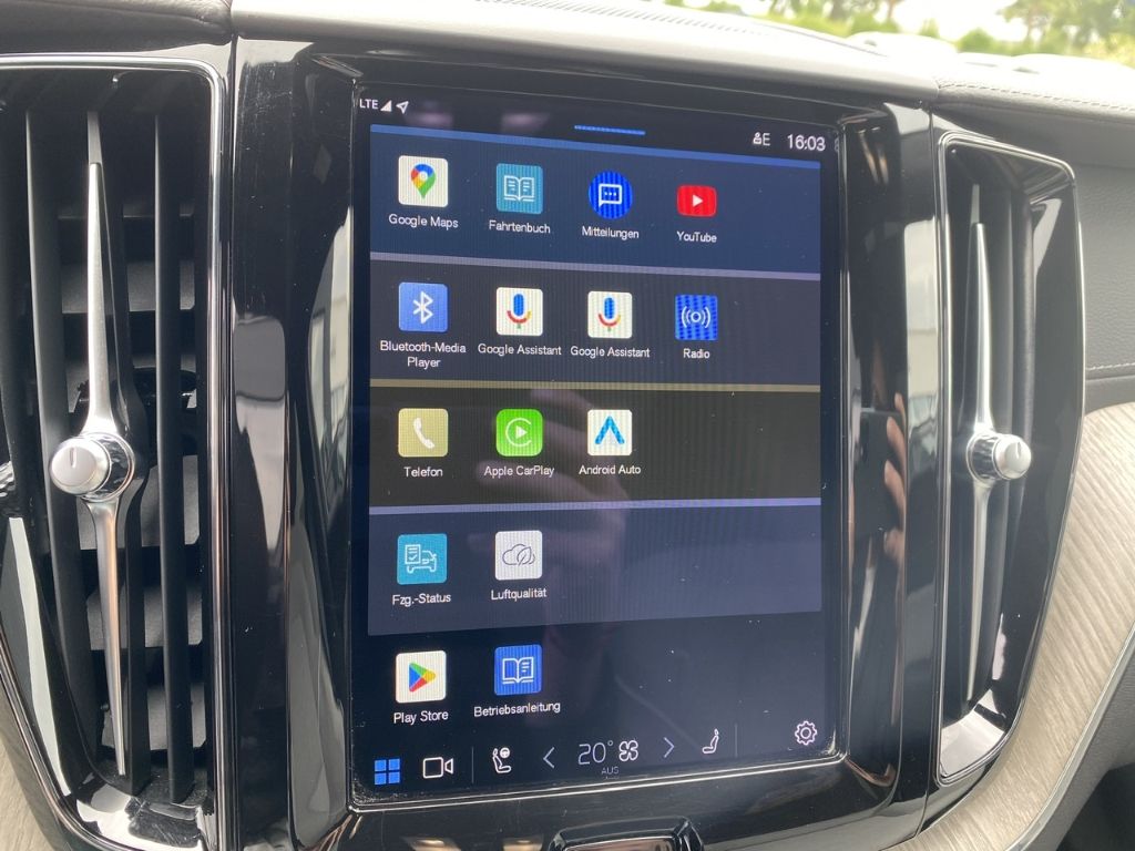 Volvo XC60 Ultimate Dark Recharge Plug-In Hybrid AWD T