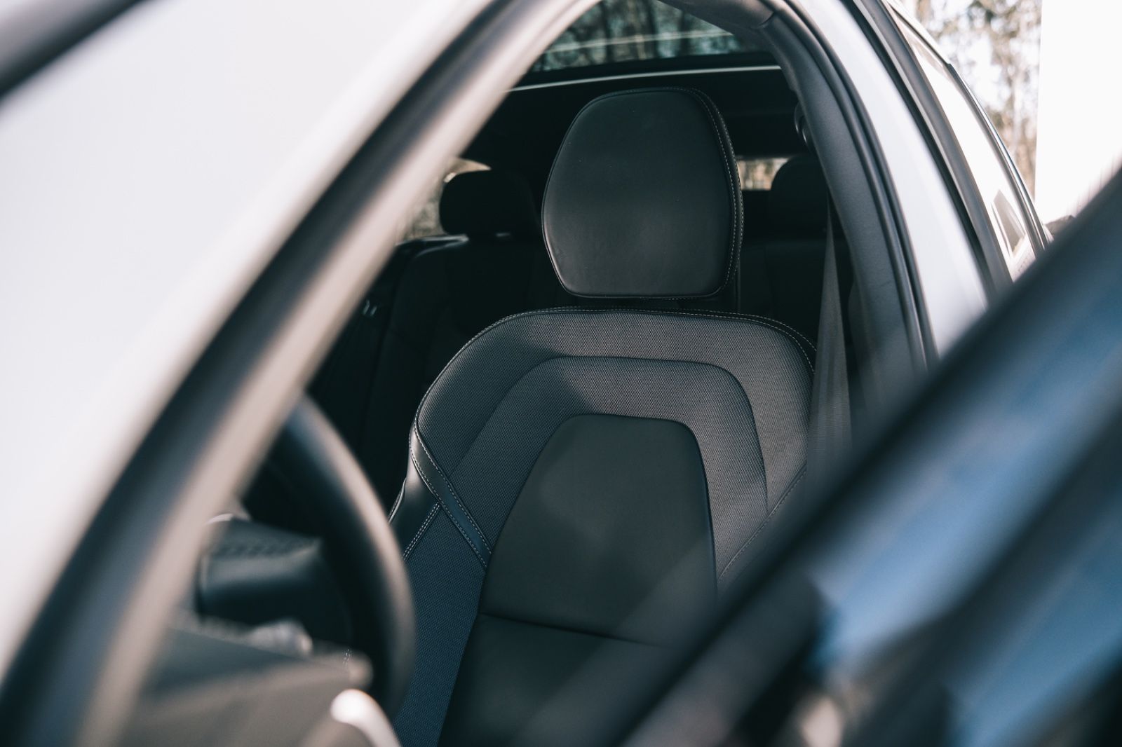 Volvo V60 Kombi R Design Recharge Plug-In Hybrid AWD