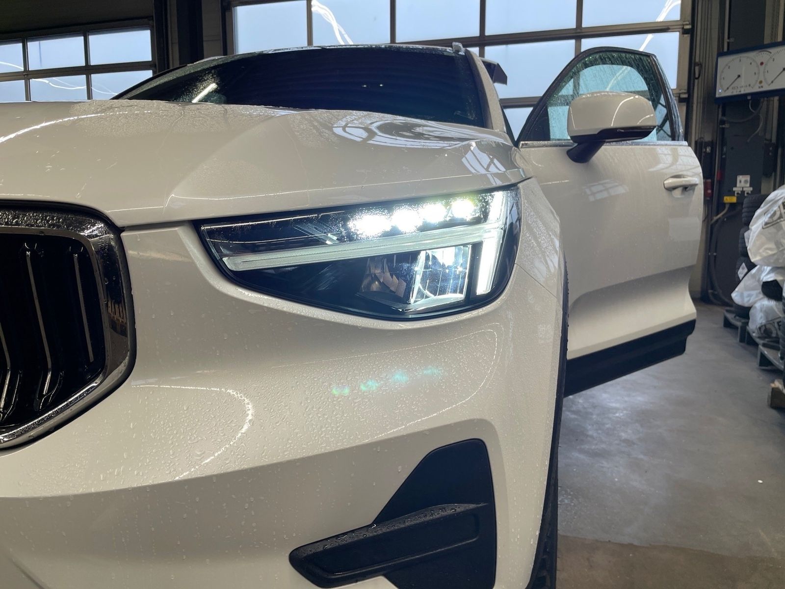 Volvo XC 40 T4 2WD Plus Bright Plug-In NAVI+LED+AHK+