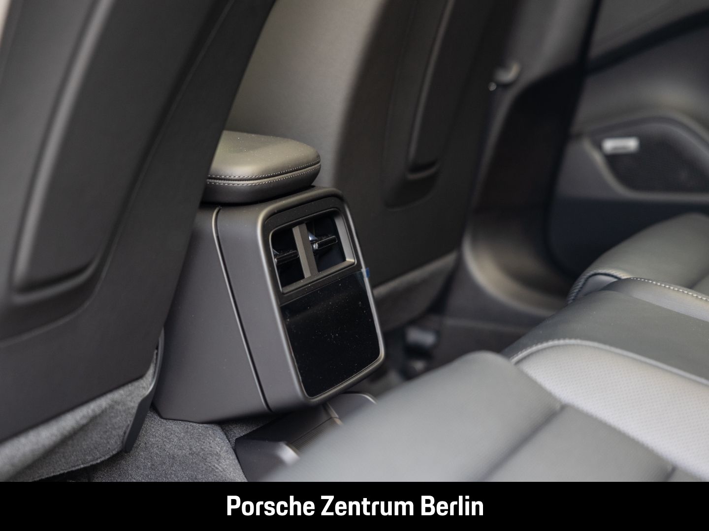 Porsche Taycan 4S Cross Turismo HD-Matrix HA-Lenkung