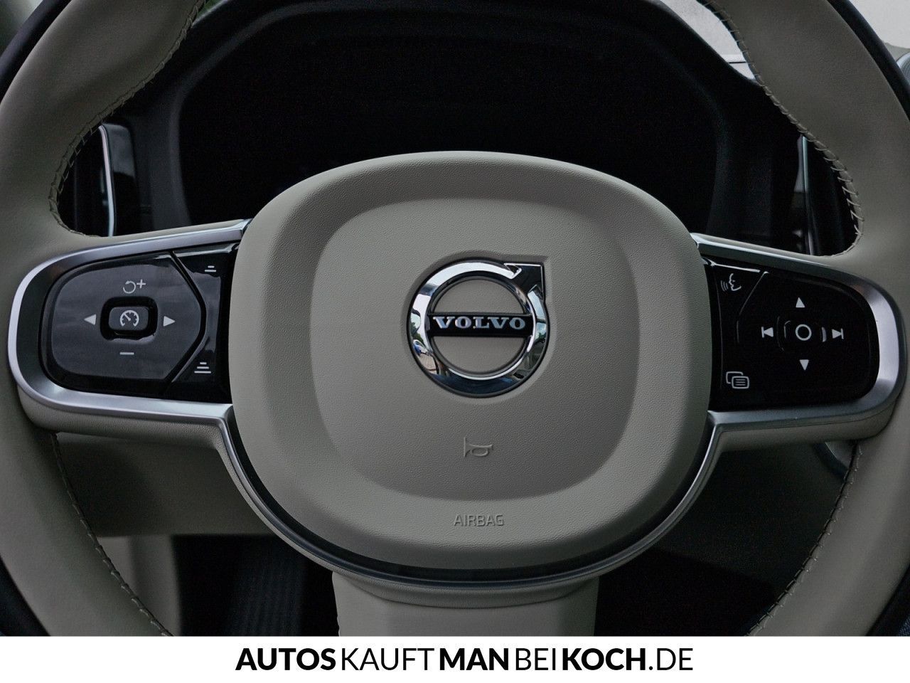 Volvo XC60 T6 AWD Plug-in Hybrid Ultra - Samsaru's Car Outlet