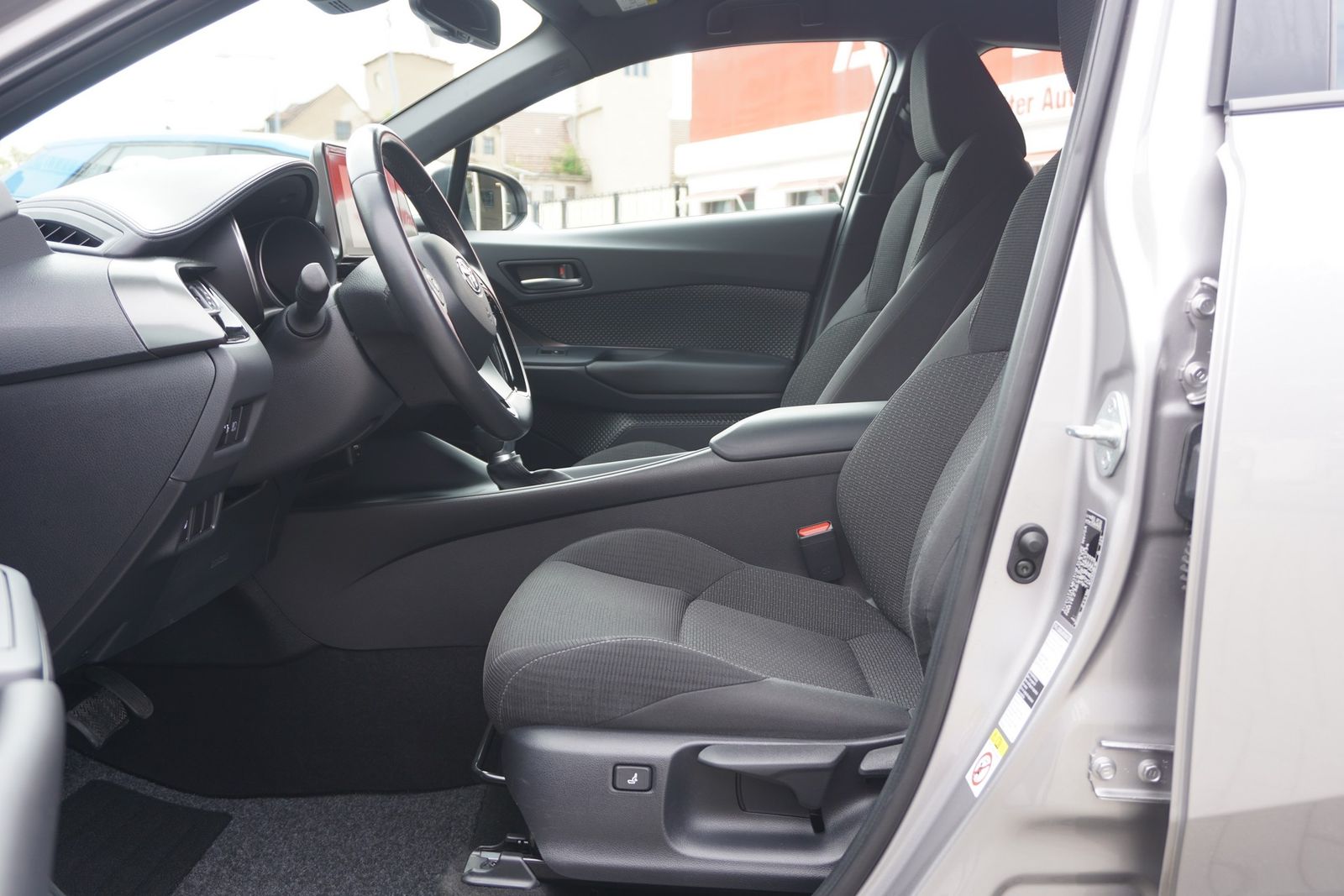 Toyota C-HR 1.8 Hybrid Flow - Samsaru's Car Outlet