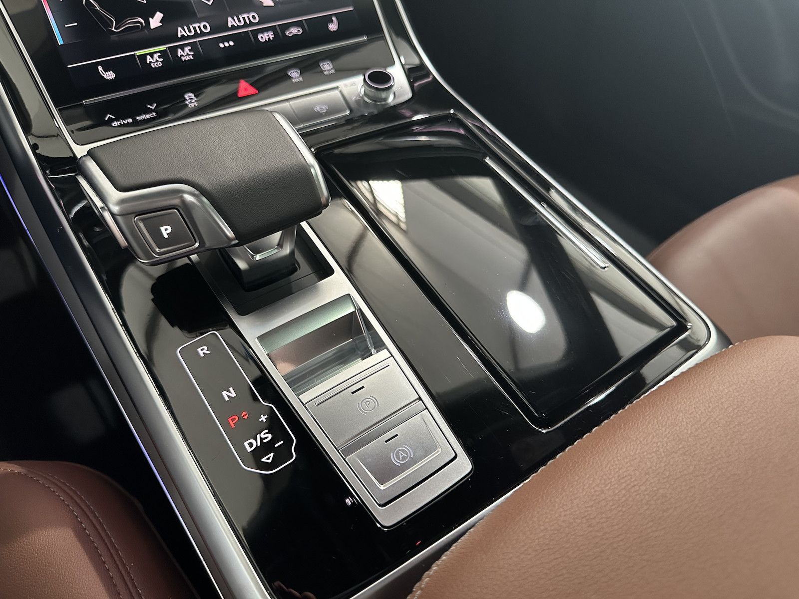 Audi Q8 45 Tdi quattro S Line - Samsaru's Car Outlet