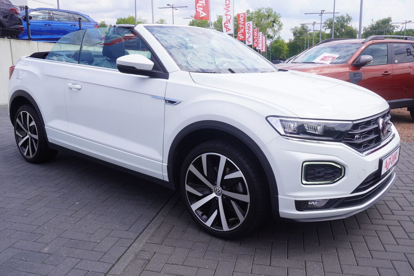 Volkswagen T-Roc 1.5 TSI R-Line - Samsaru's Car Outlet