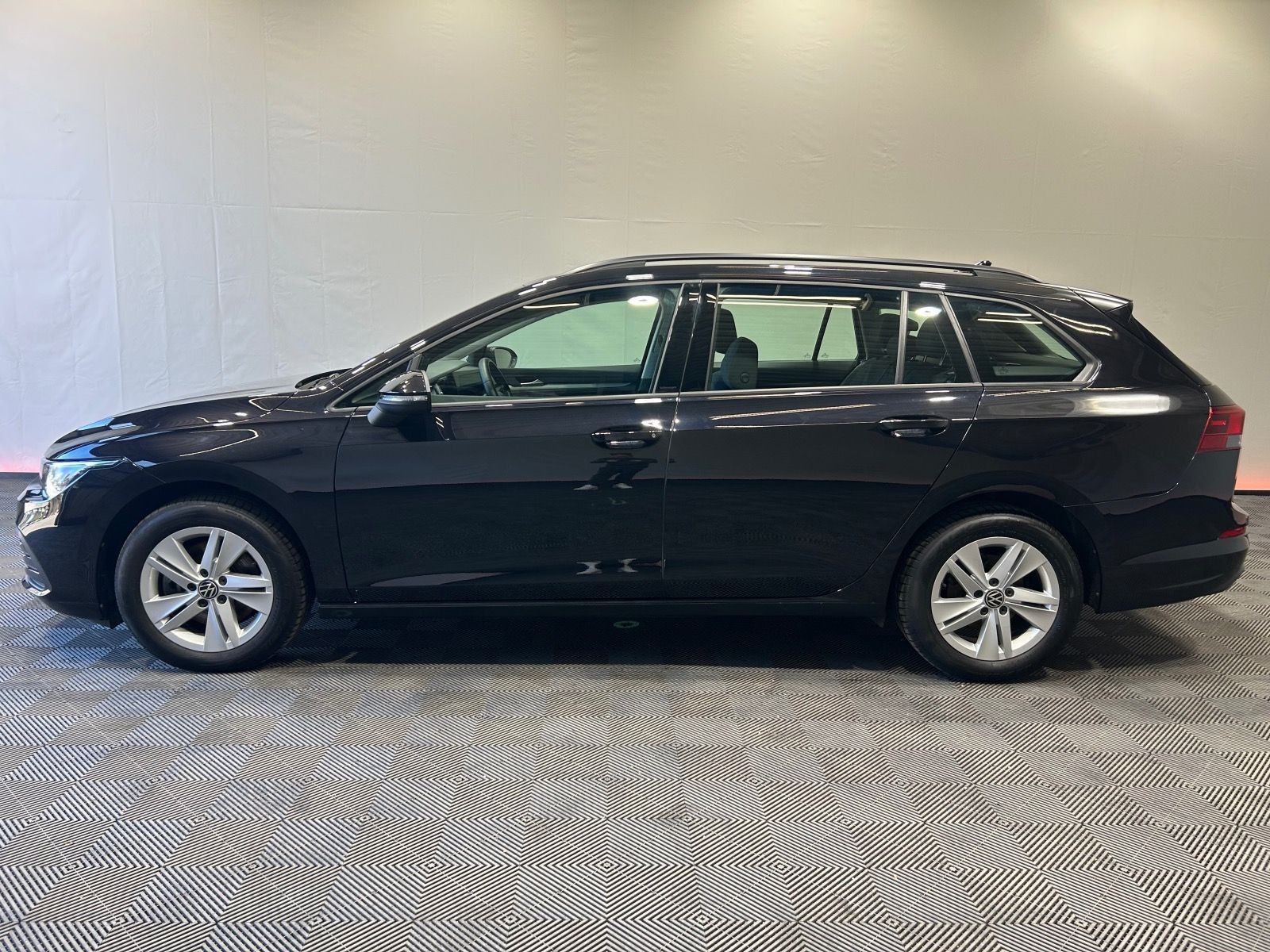 Volkswagen Golf Variant Life 2.0 TDI - Samsaru's Car Outlet