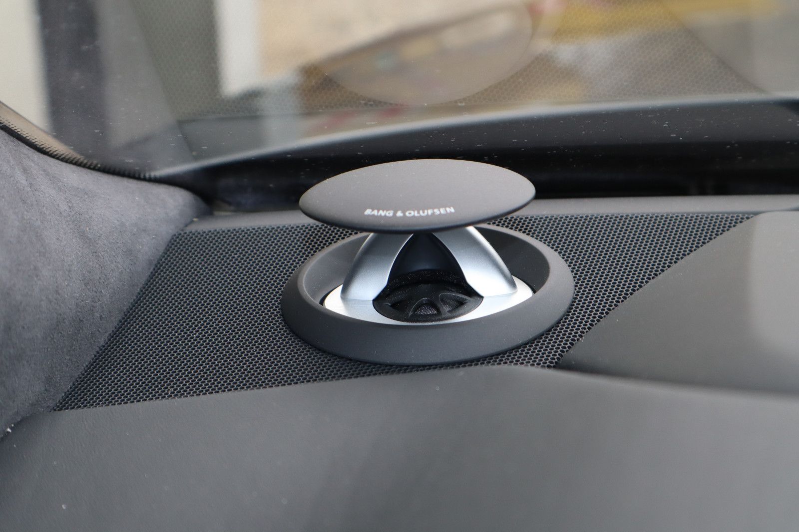 Audi A8L 60 TFSIe lang BLACK - Samsaru's Car Outlet