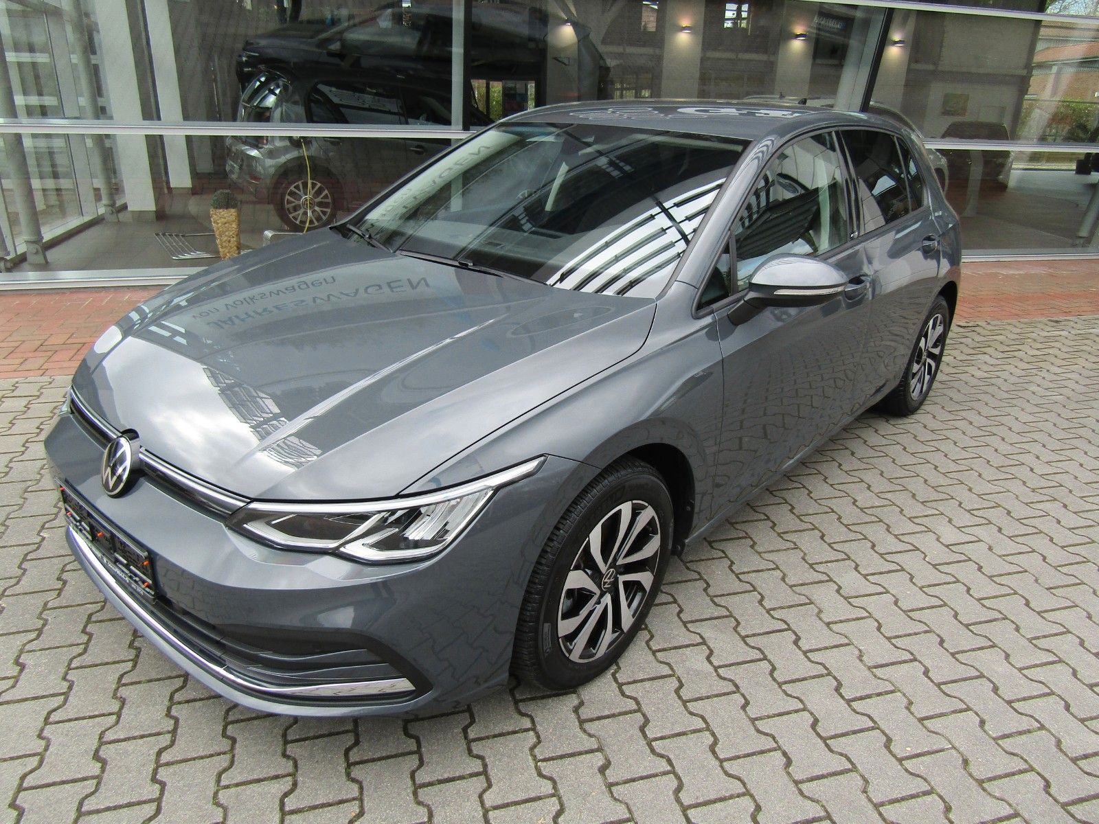 Volkswagen Golf VIII 1.5 TSI - Samsaru's Car Outlet