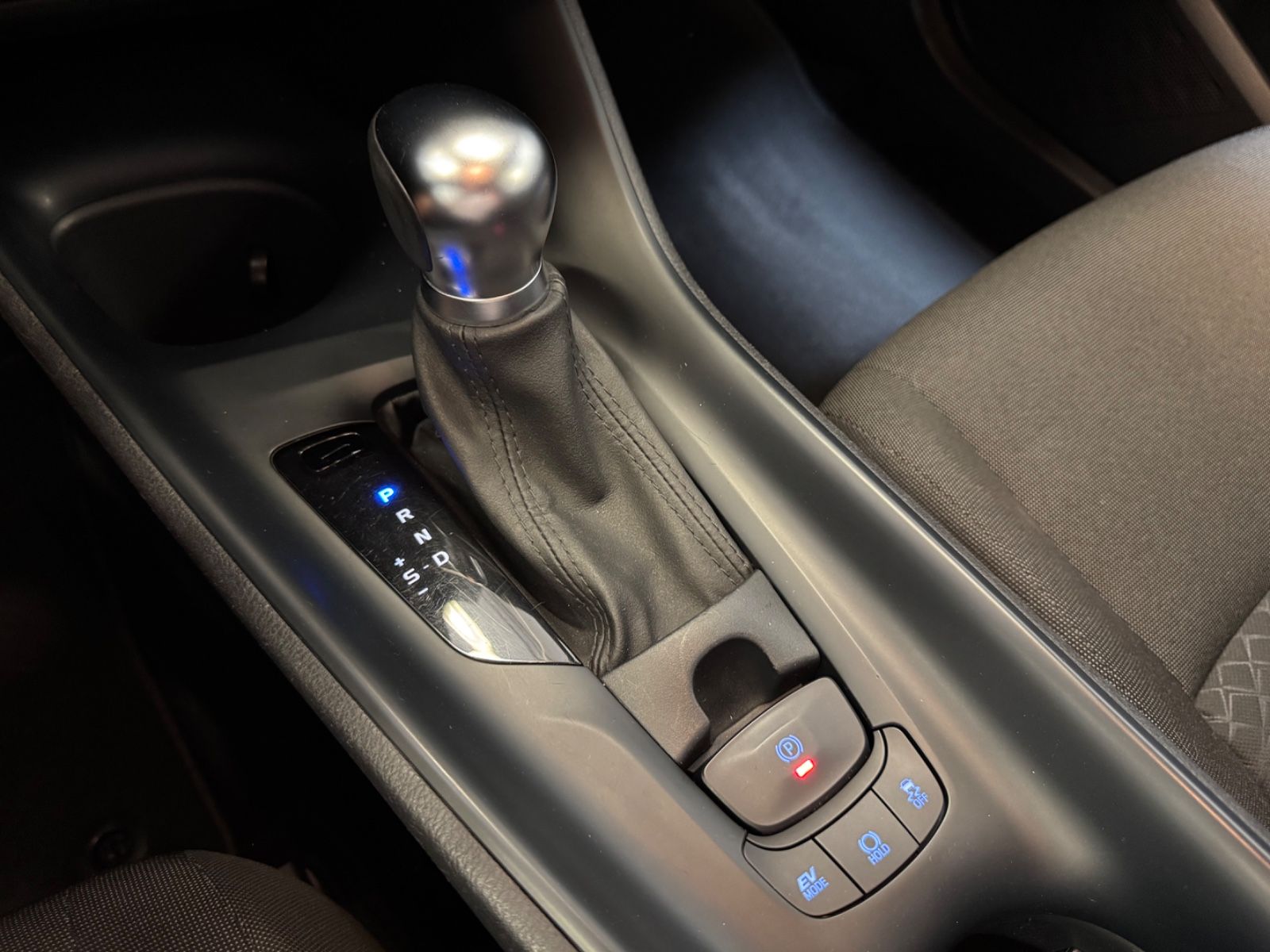 Toyota C-HR 2.0 Hybrid Business Edition - Samsaru's Car Outlet