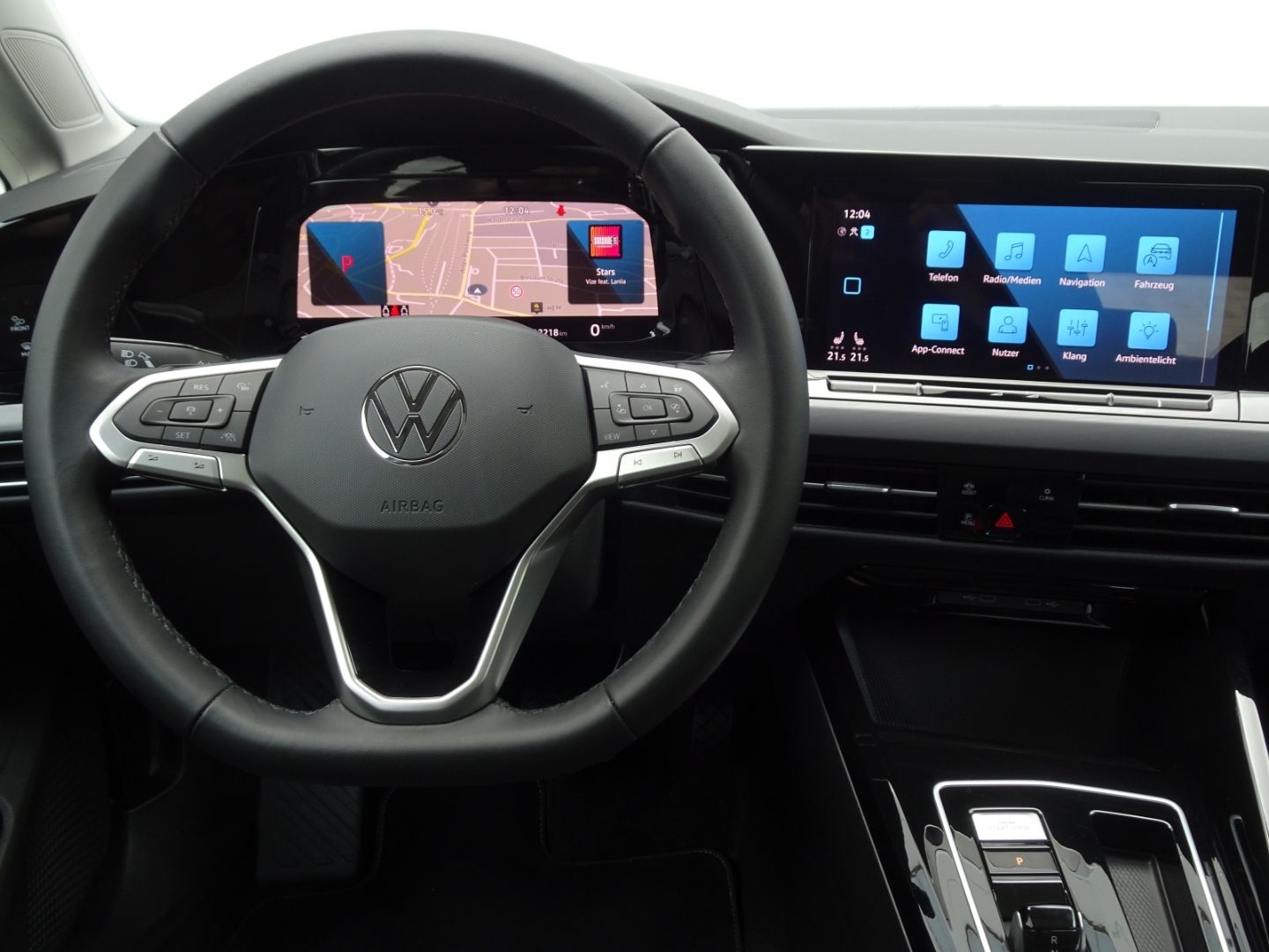 Volkswagen Golf VIII 1.5 eTSI DSG Style - Samsaru's Car Outlet