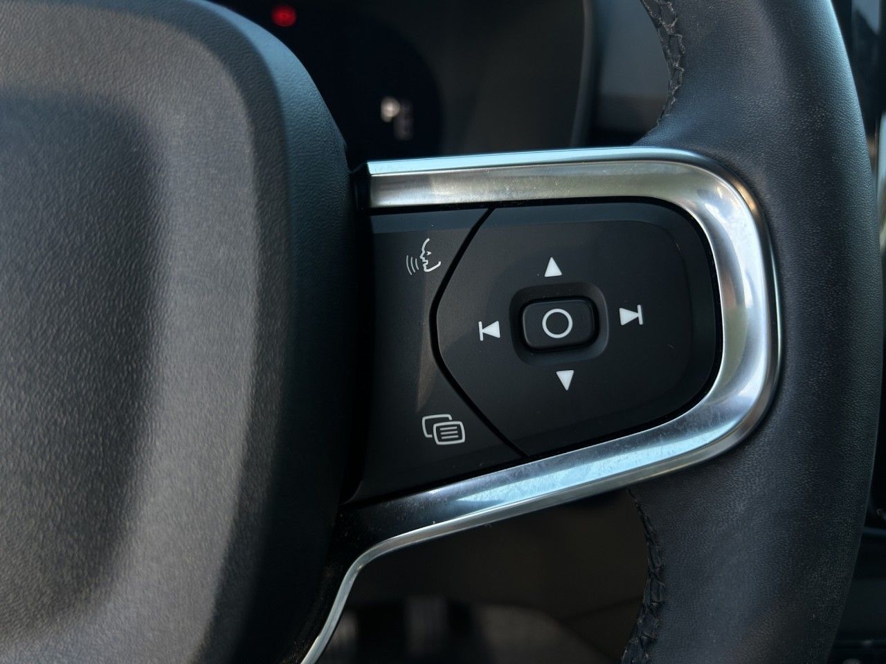 Volvo XC40 Core Pure Electric/Navi/LED/AHK/StHz/19Zoll