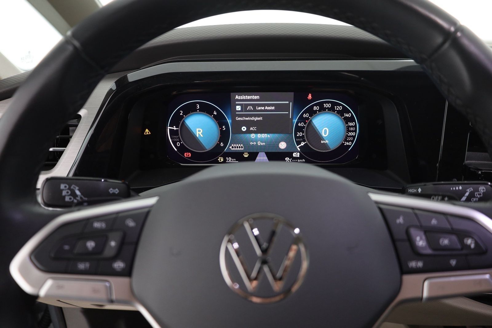 Volkswagen T7 Multivan 2.0 TDI DSG - Samsaru's Car Outlet