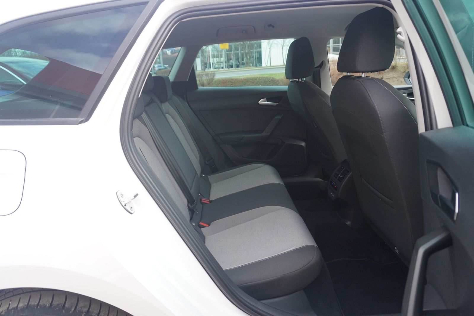 Seat Leon ST 2.0 TDI DSG LED Navi ACC DAB AHK Kamera