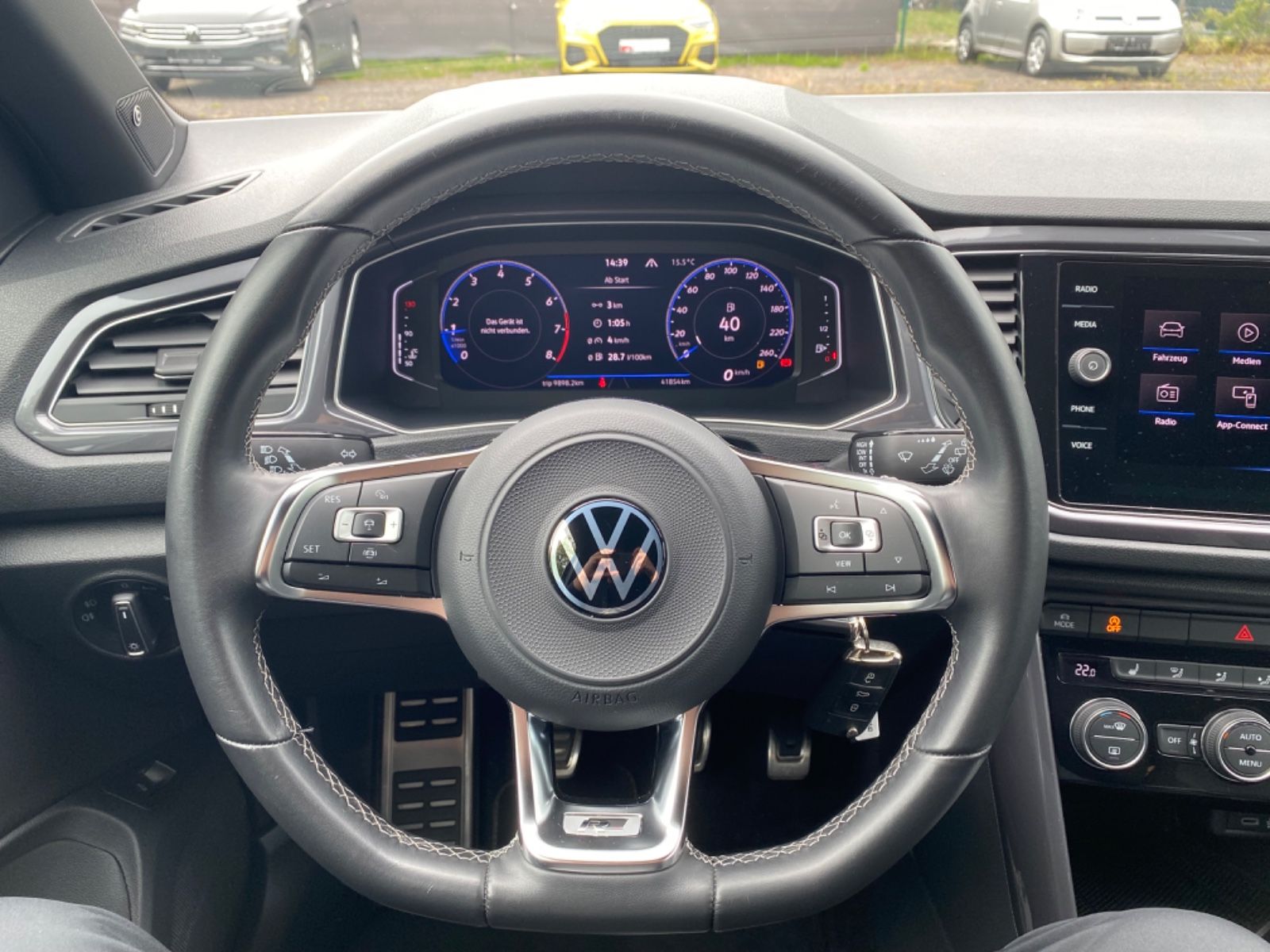 Volkswagen T-Roc 1.5 TSI R-Line - Samsaru's Car Outlet
