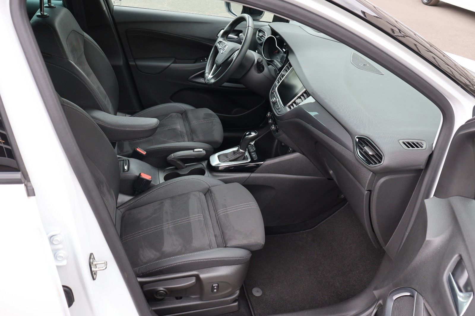 Opel Crossland 1.5 Diesel Ultimate - Samsaru's Car Outlet