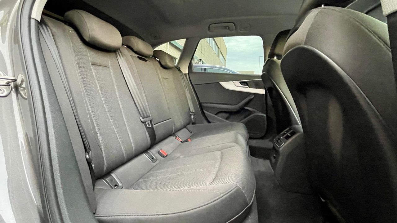 Audi A4 Avant 40 TDI S tronic Advanced - Samsaru's Car Outlet