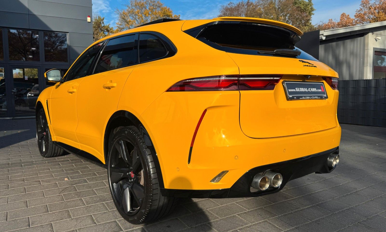 Jaguar F-PACE P550 SVR AWD*PANO*HUD*22"ALU*ACC*