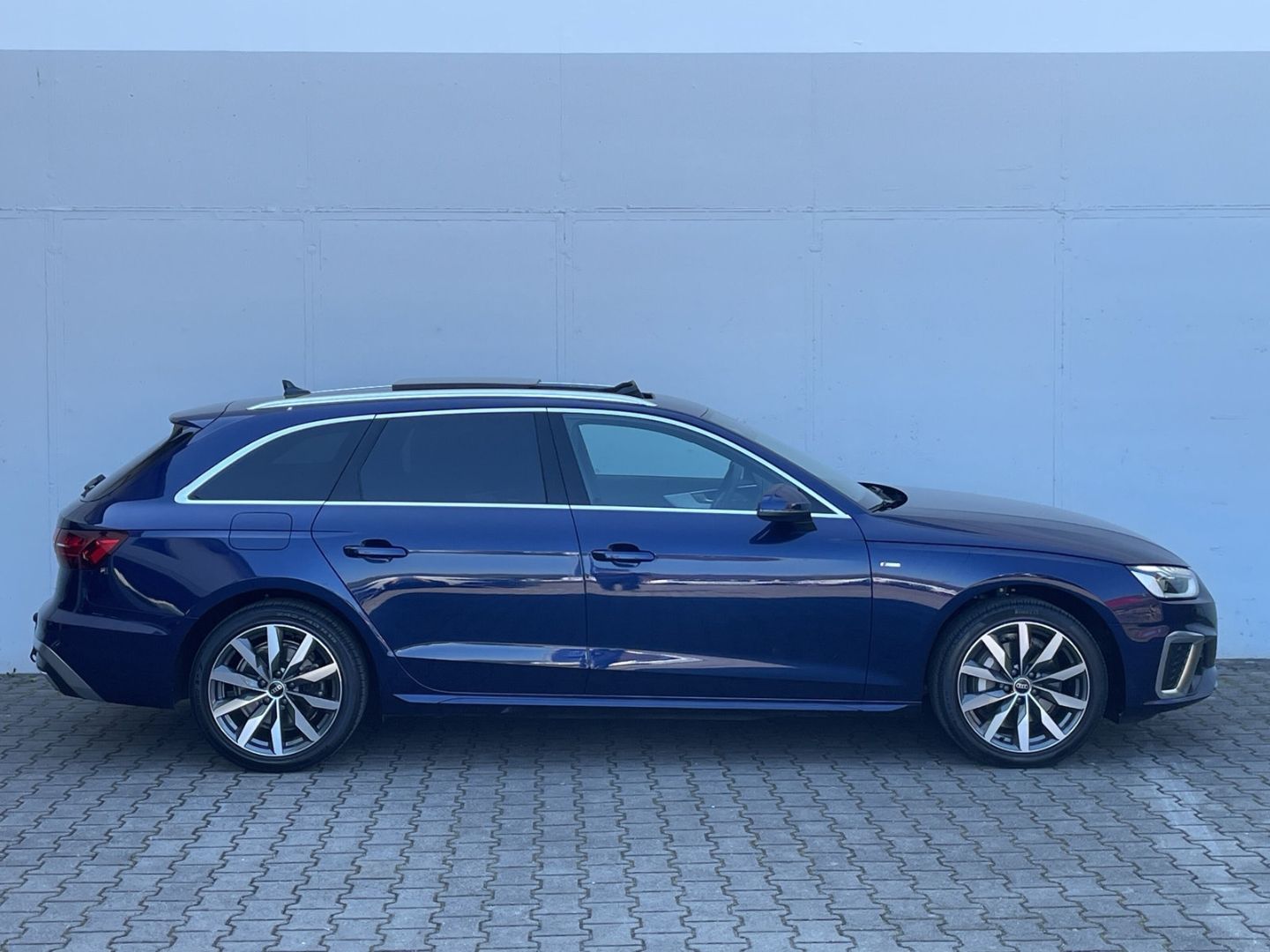 Audi A4 40 TFSI Avant S line quattro Matrix/AHK/Pano/