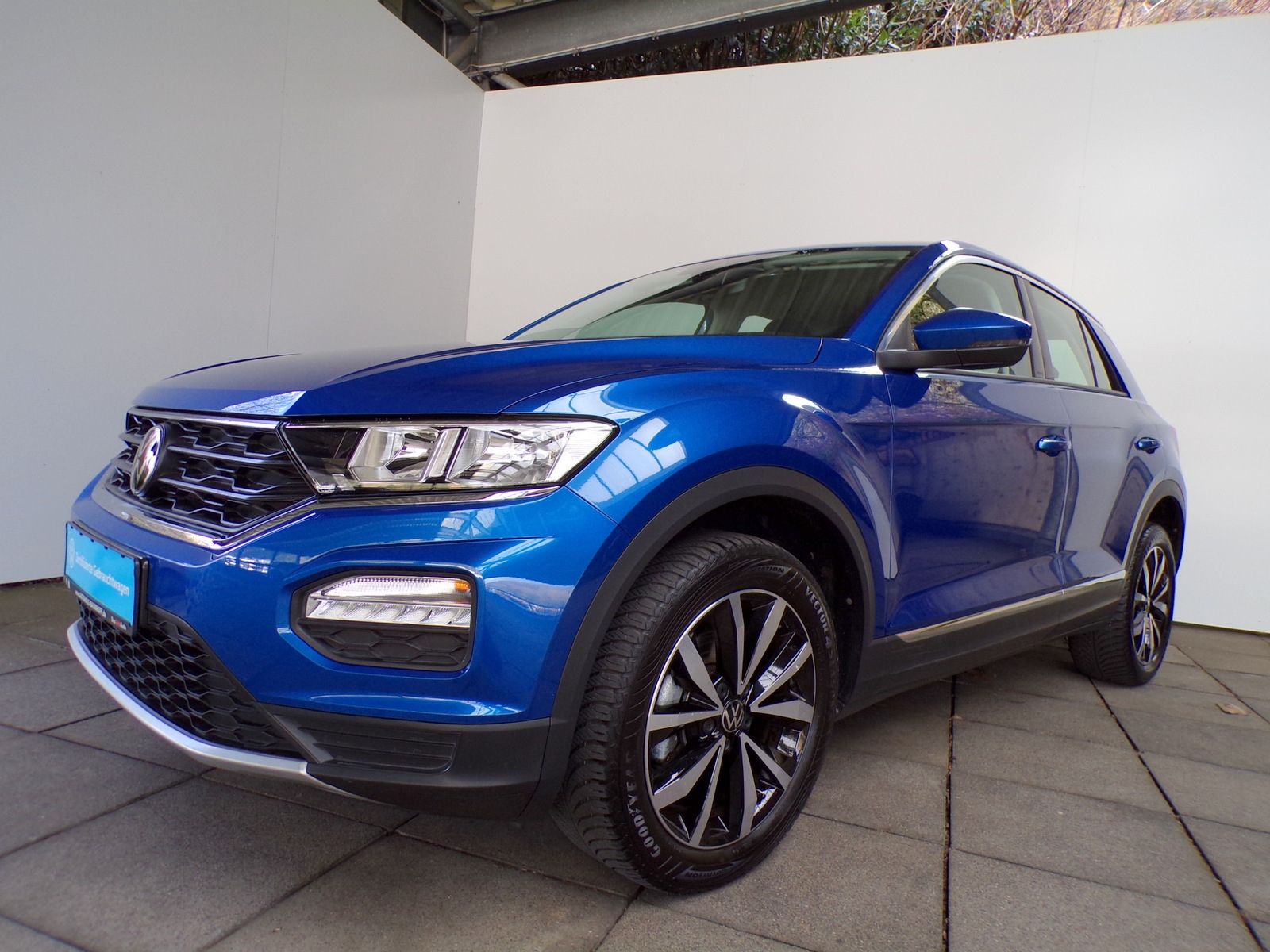 Volkswagen T-ROC 1.0 TSI STYLE - Samsaru's Car Outlet