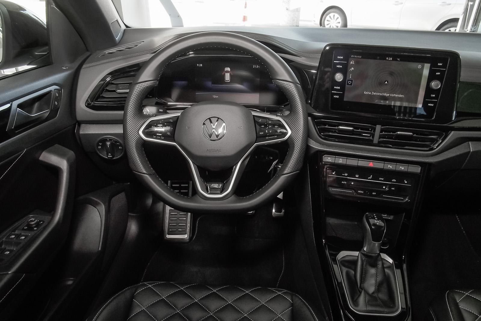 Volkswagen T-Roc R-Line - Samsaru's Car Outlet