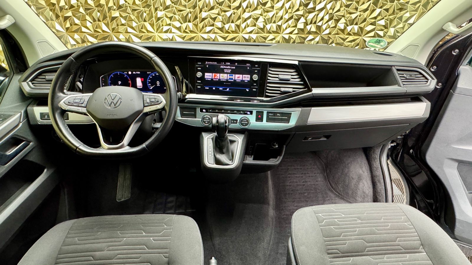 Volkswagen T6.1 Multivan Comfort - Samsaru's Car Outlet