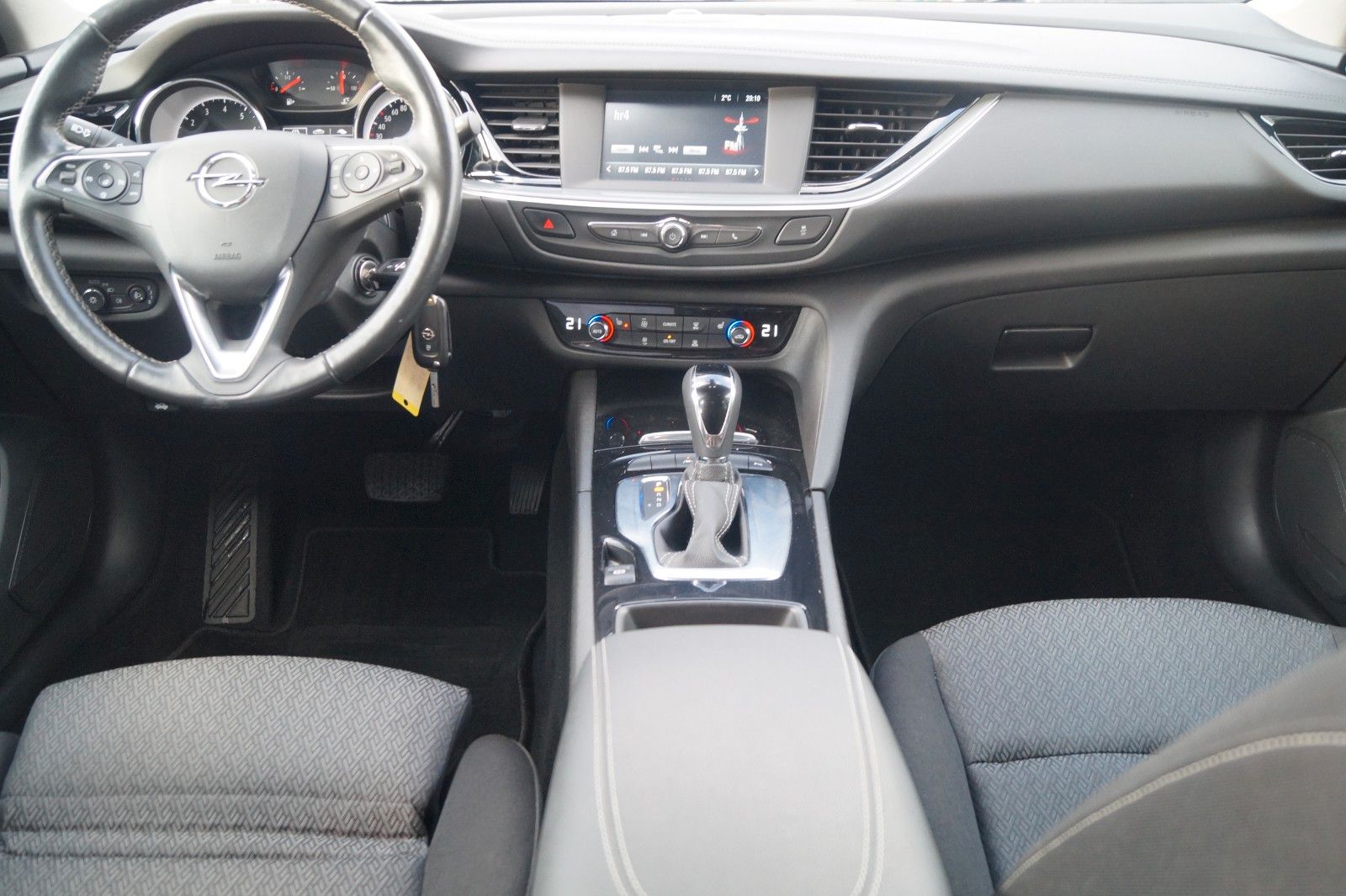 Opel Insignia B Sports Tourer Edition - Samsaru's Car Outlet
