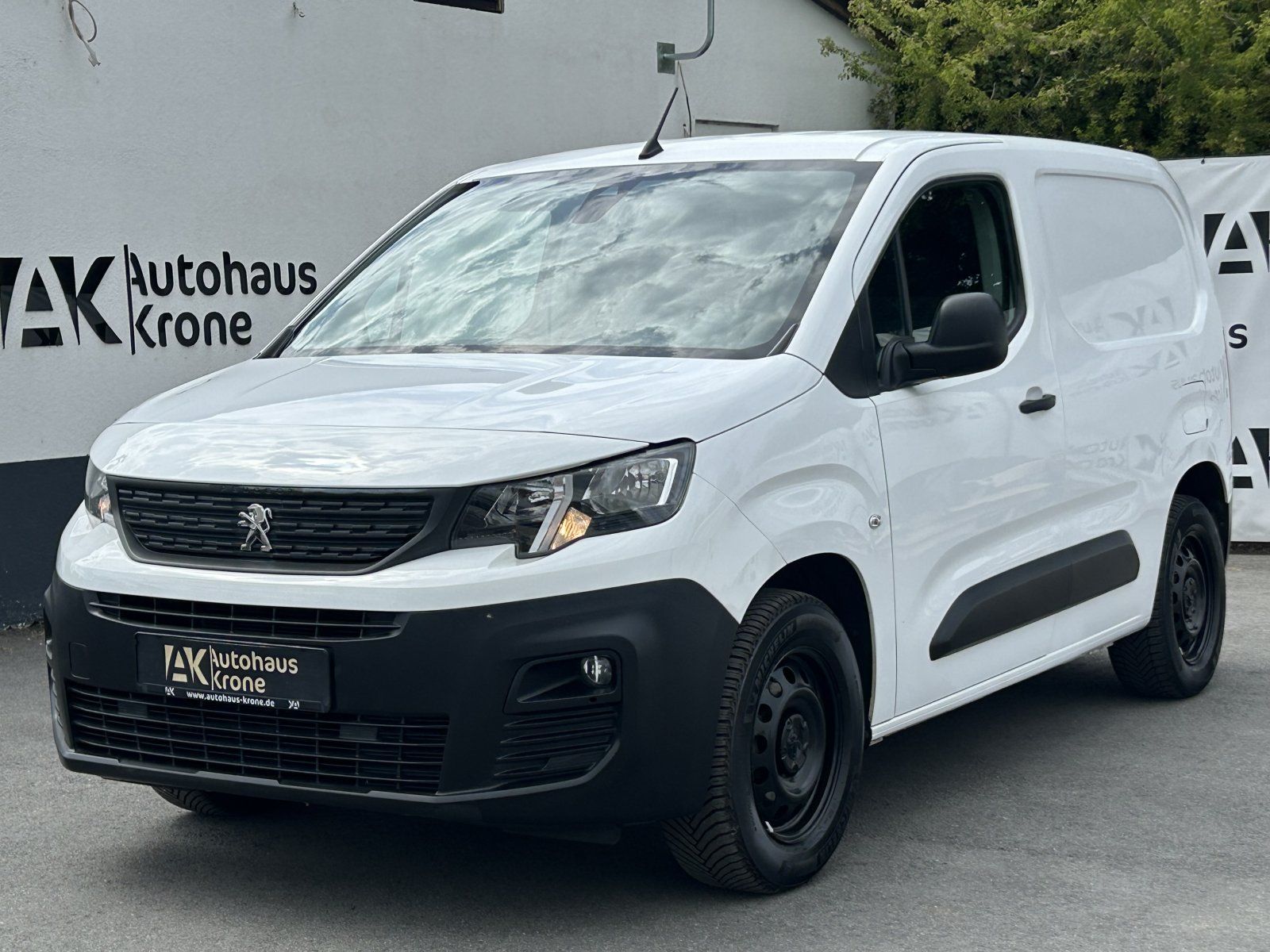 Peugeot Partner 1.5 BlueHDi - Samsaru's Car Outlet