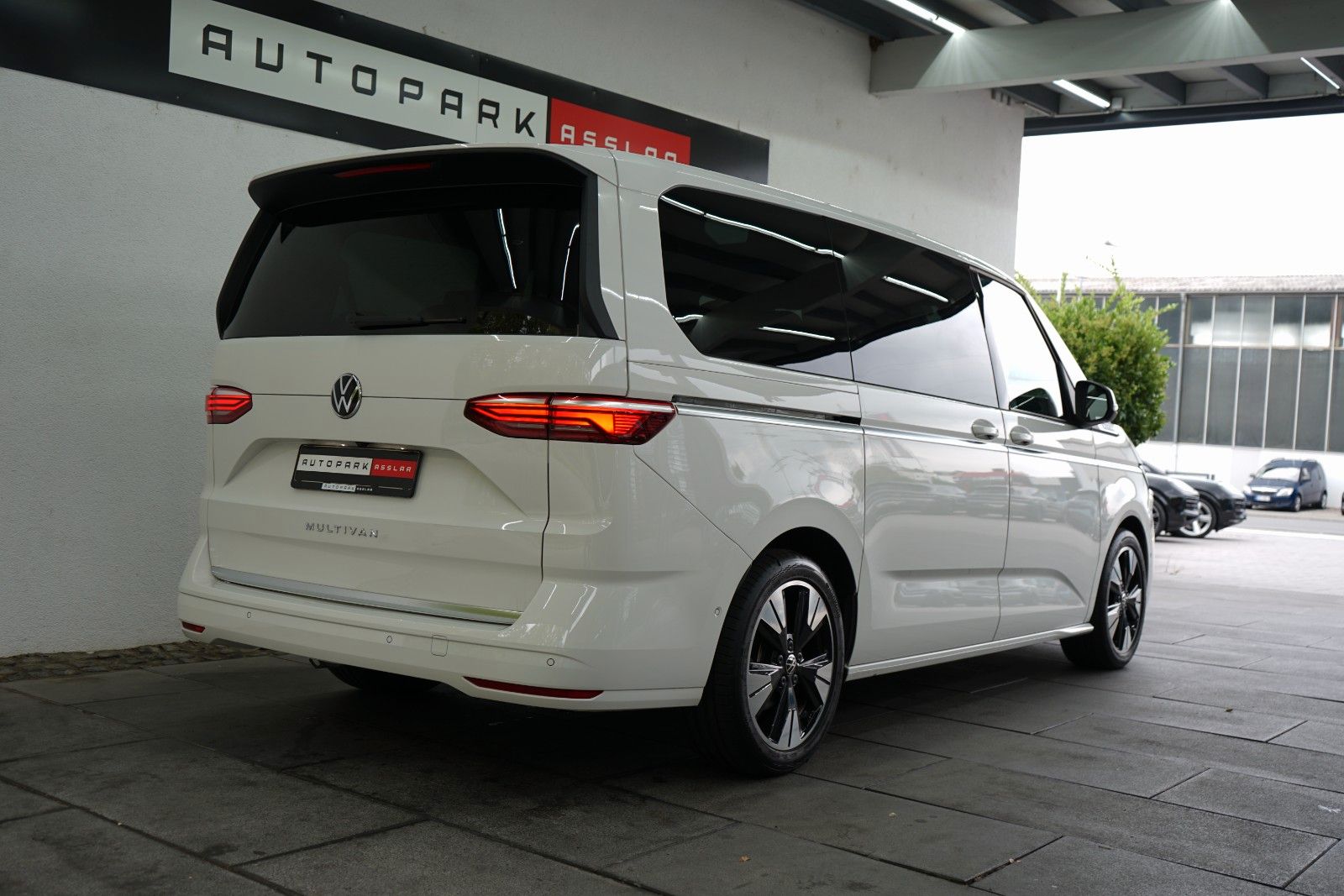 Volkswagen T7 Multivan Lang 2.0 TSI Style/Leder/Mega-Spec!
