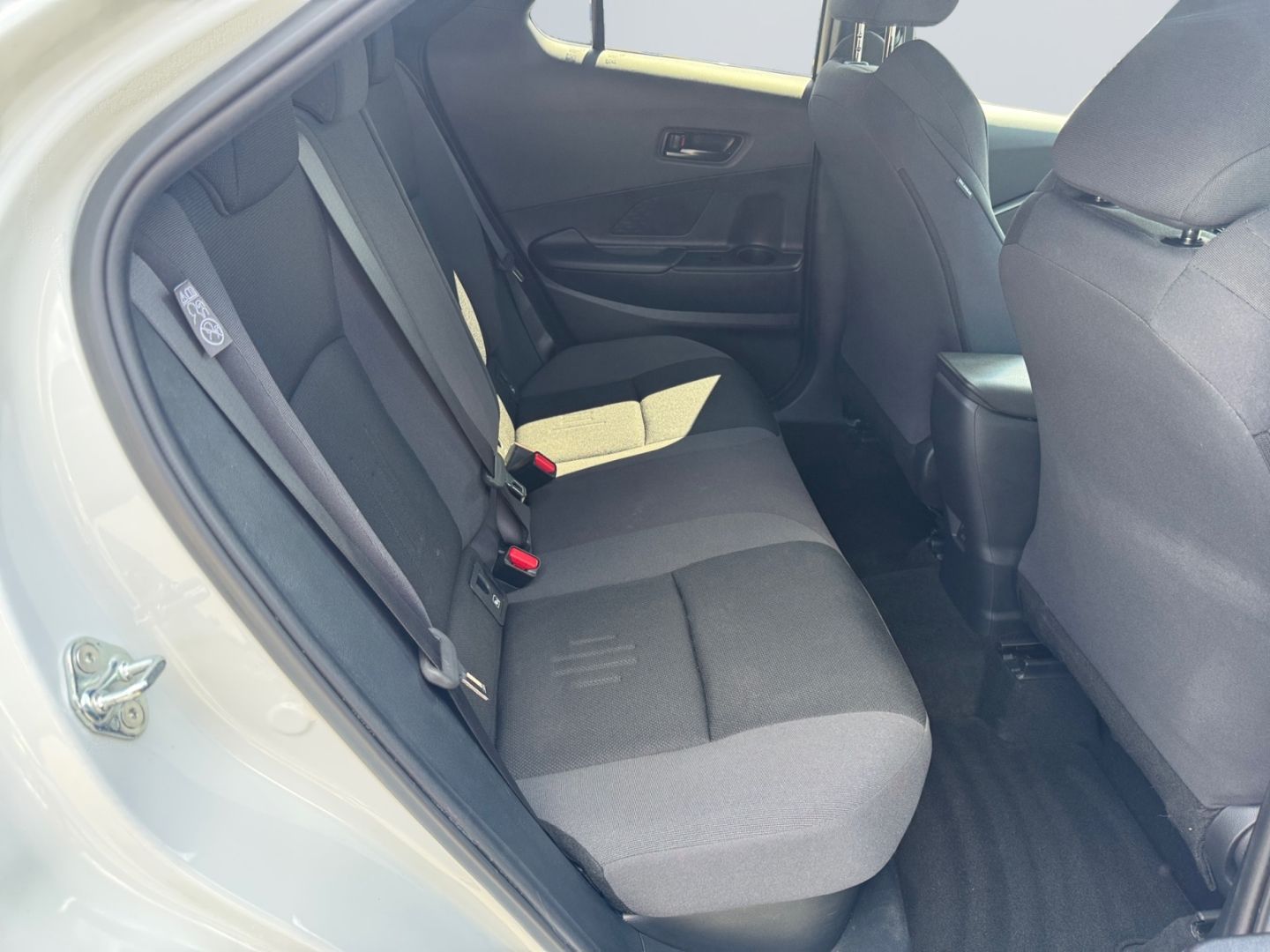 Toyota C-HR 2.0 Hybrid Black&White Team *Technik Paket*