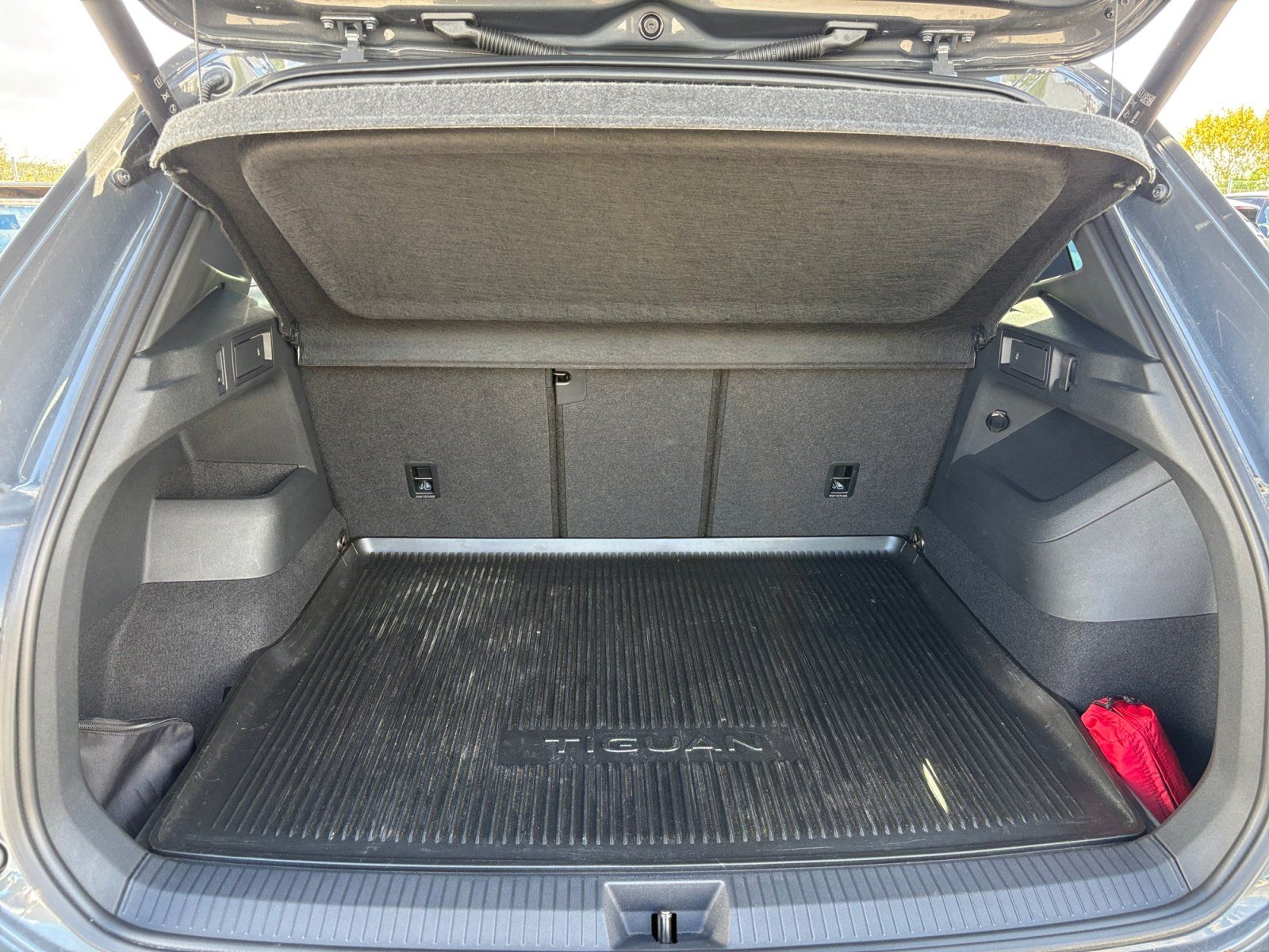 Volkswagen Tiguan 2.0 TDI 4Motion R-Line DSG AHK Area View